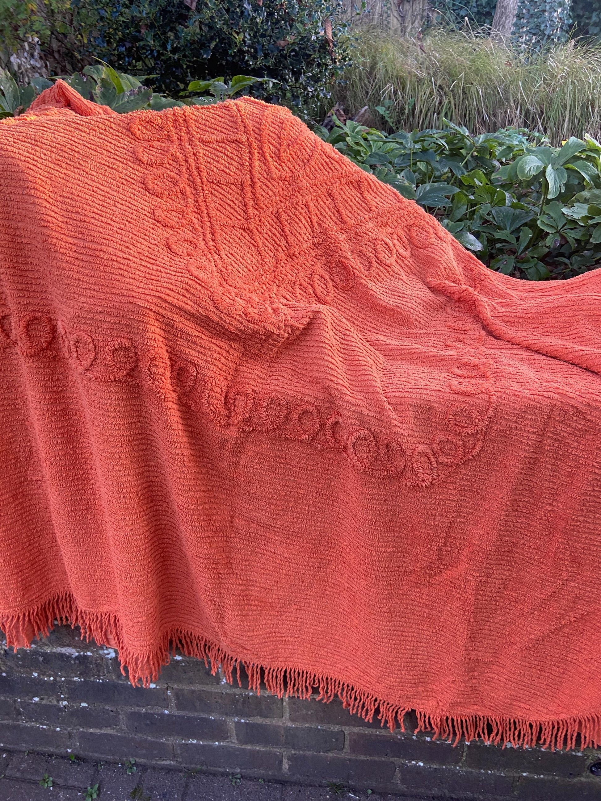 Retro original : orange large single, small double 1970s cotton bedspread bed cover, bed throw (256cm x 168cm)