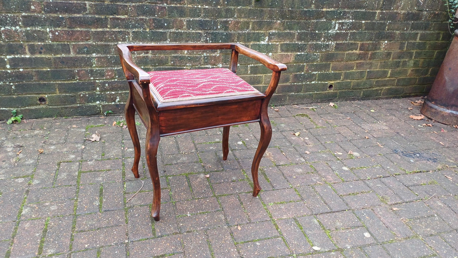 Elegant and Top Quality Vintage Mahogany Piano Stool Upholstered with Sheet Compartment.