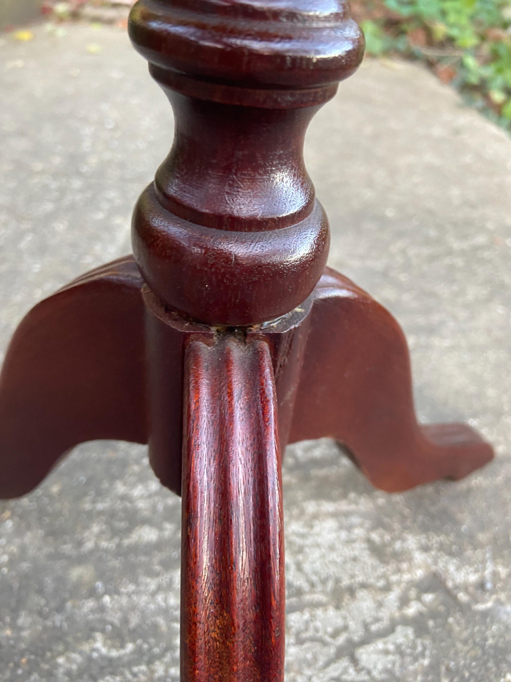 Retro vintage 1970s/80s Tripod Leg Turned Wine Table Green Leatherette Top