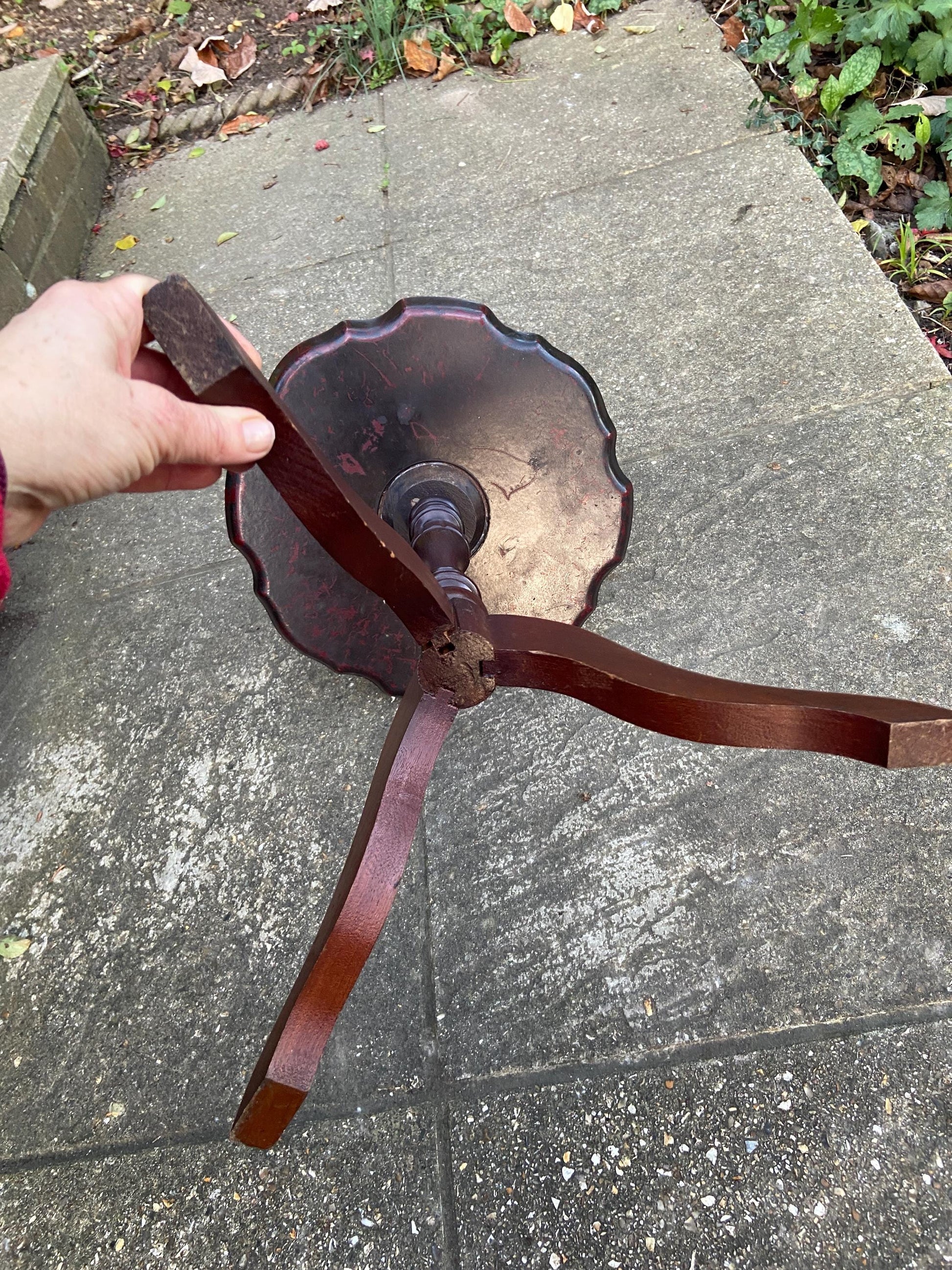 Retro vintage 1970s/80s Tripod Leg Turned Wine Table Green Leatherette Top