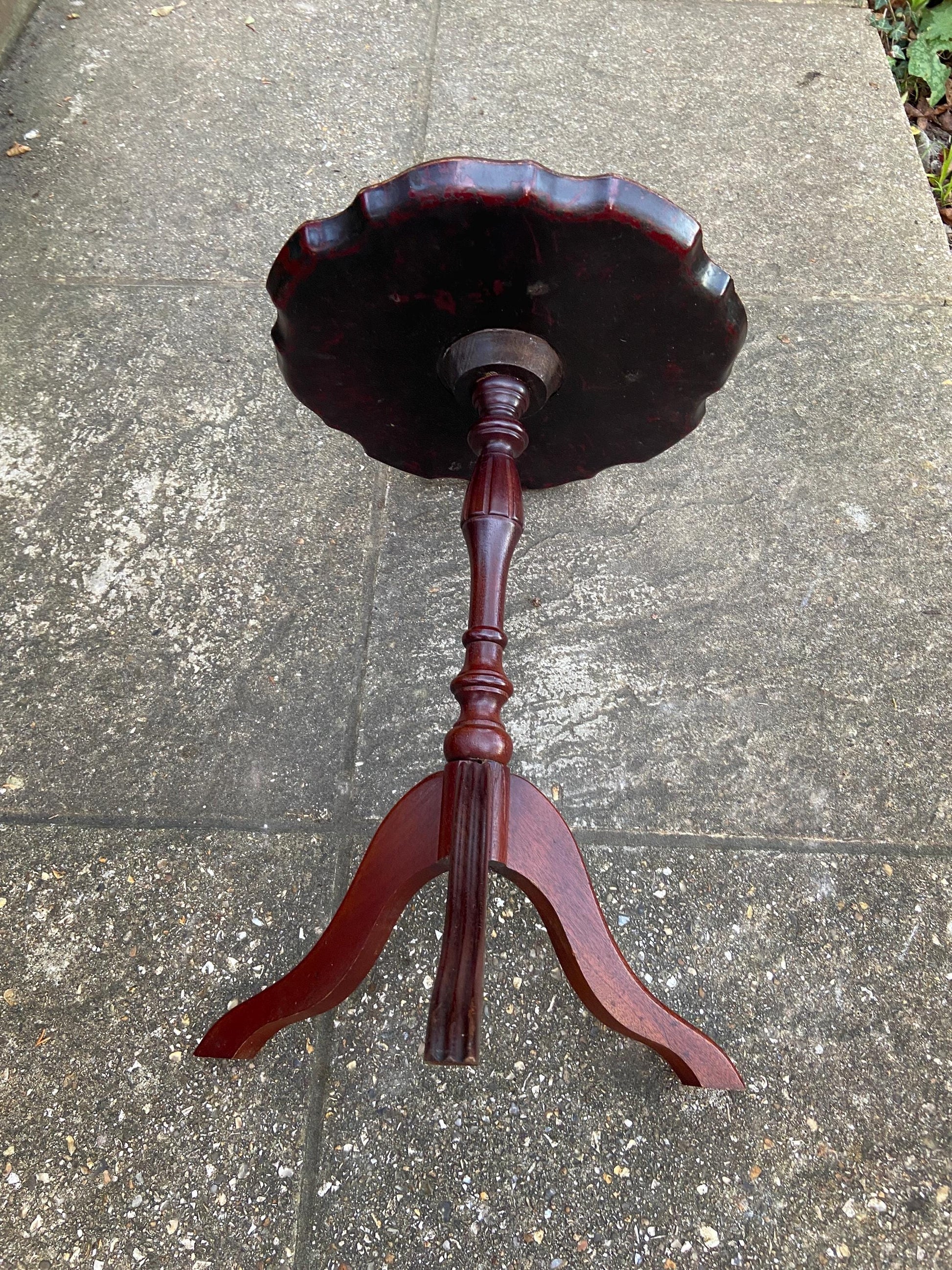 Retro vintage 1970s/80s Tripod Leg Turned Wine Table Green Leatherette Top