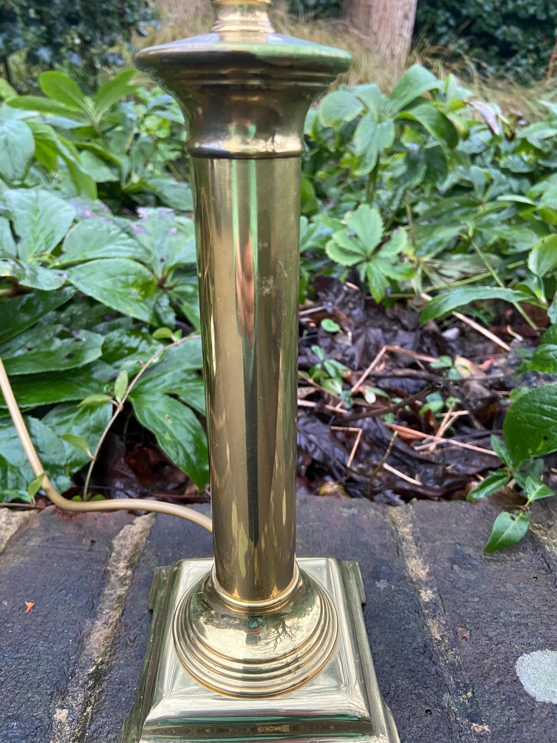 Medium sized classic retro brass vintage table lamp made for BHS - 32cm tall, working condition