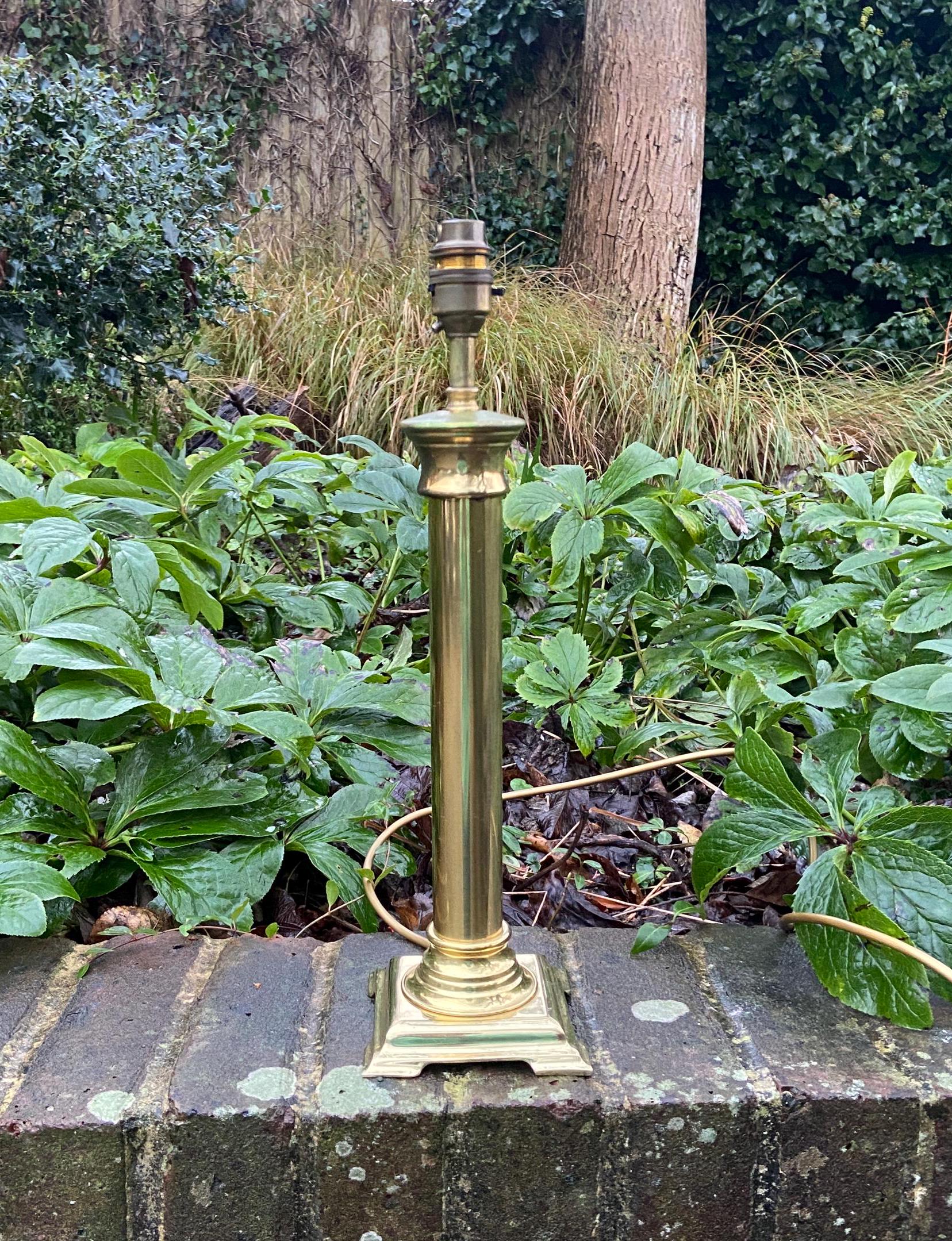 vintage brass table lamp made for BHS. 42cm tall. working table lamp