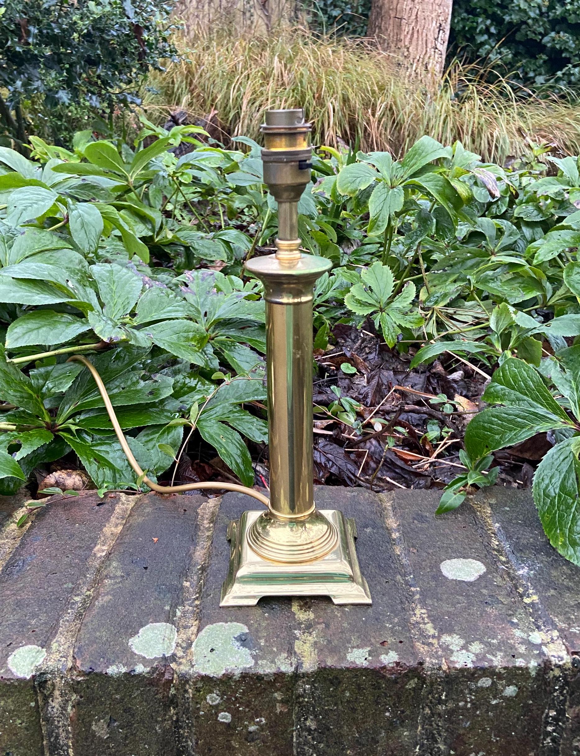 vintage retro brass table lamp from 1970s or 80s. made for BHS. working brass retro vintage table lamp