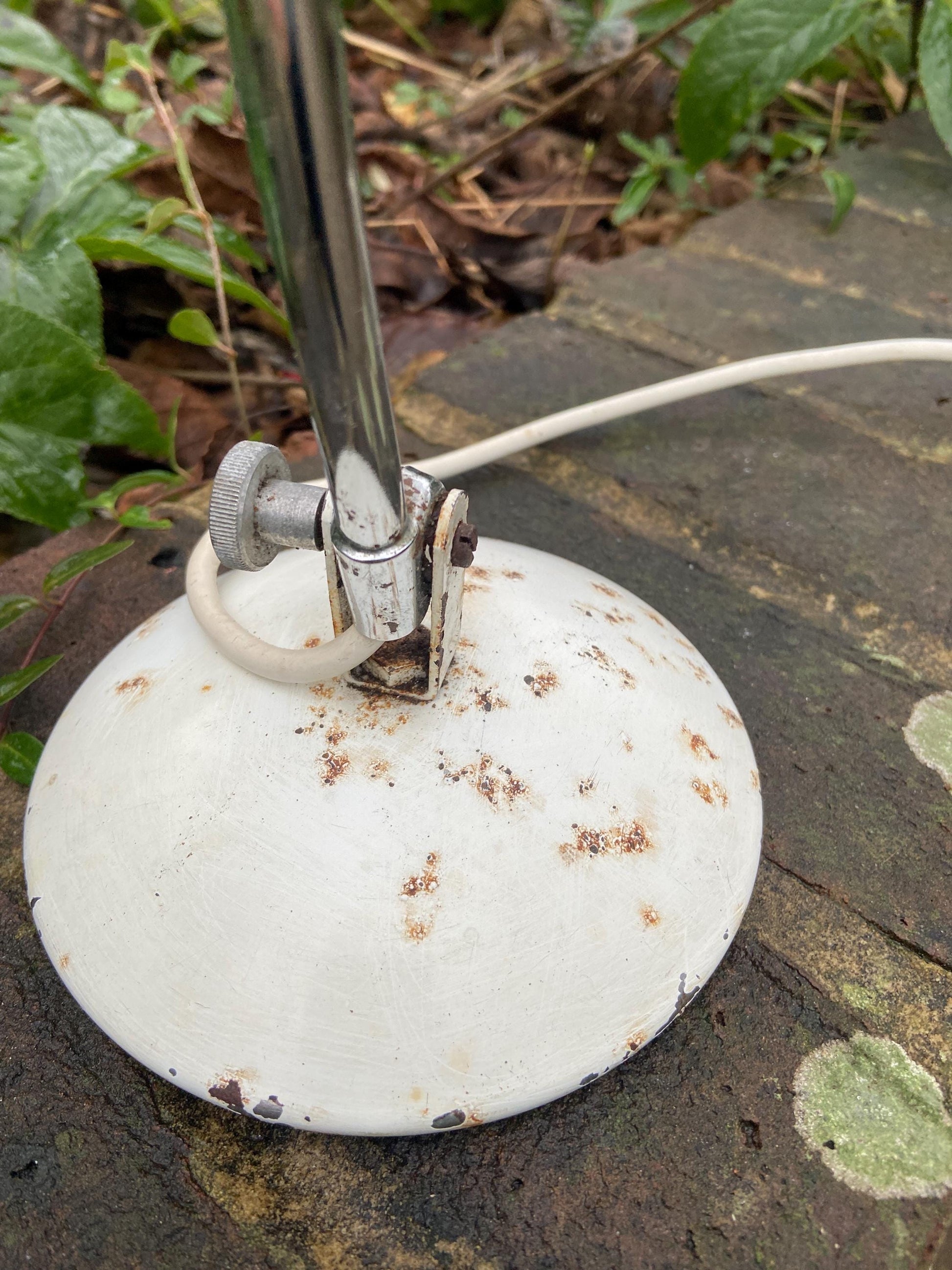 Authentic mid-century Desk Lamp in white and silver metal. Quality retro desk or study lamp.