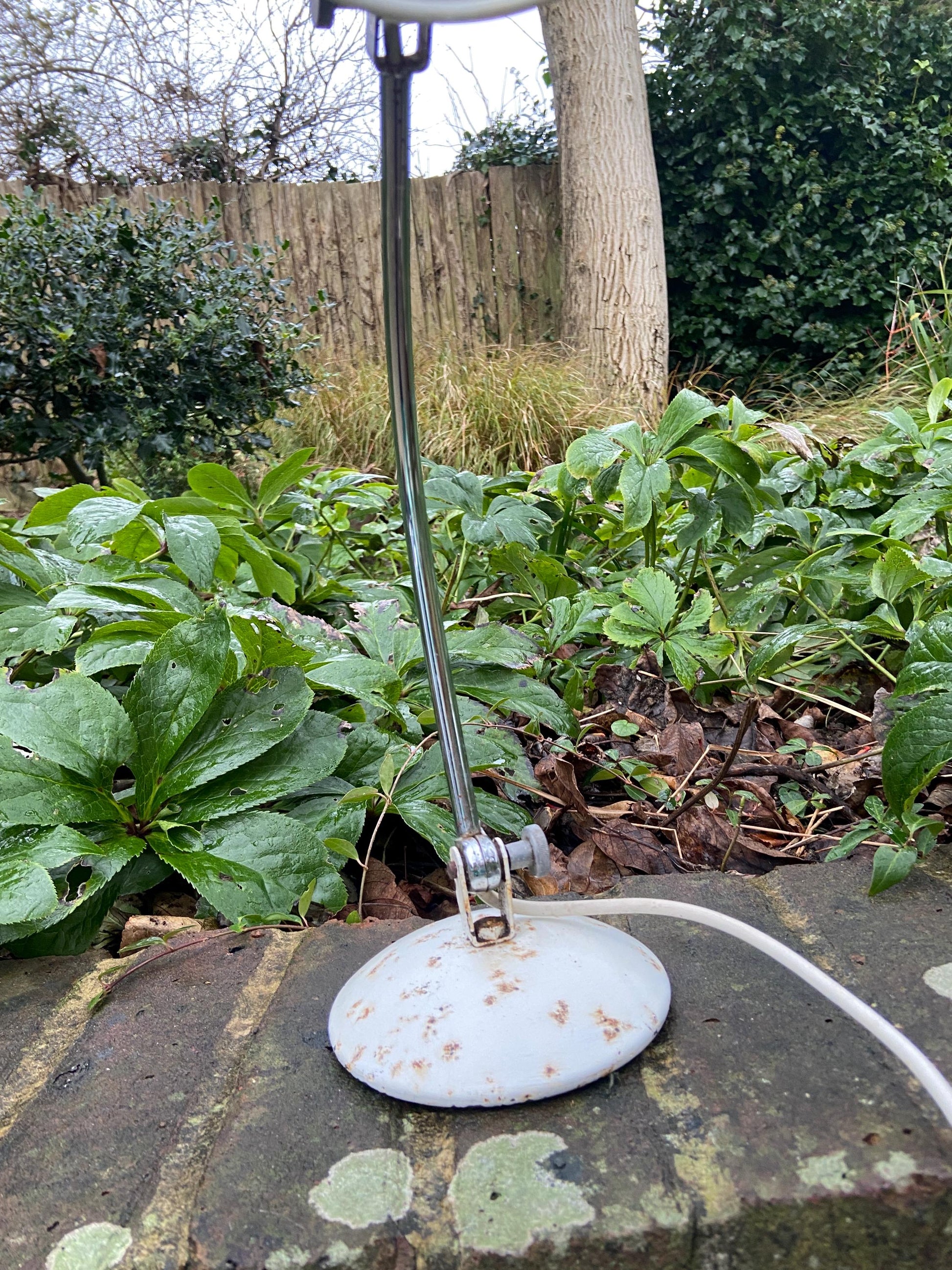 Authentic mid-century Desk Lamp in white and silver metal. Quality retro desk or study lamp.