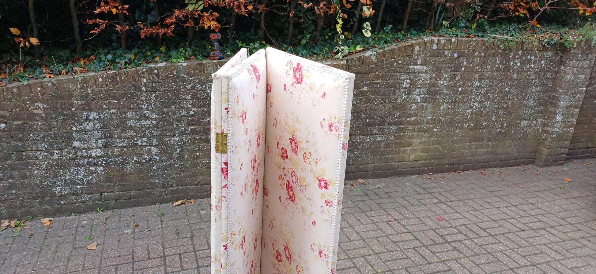Massive Heavy Pretty vintage folding upholstered screen, vanity screen, room divider - sturdy, heavy and quality (153cm tall, 183cm wide)