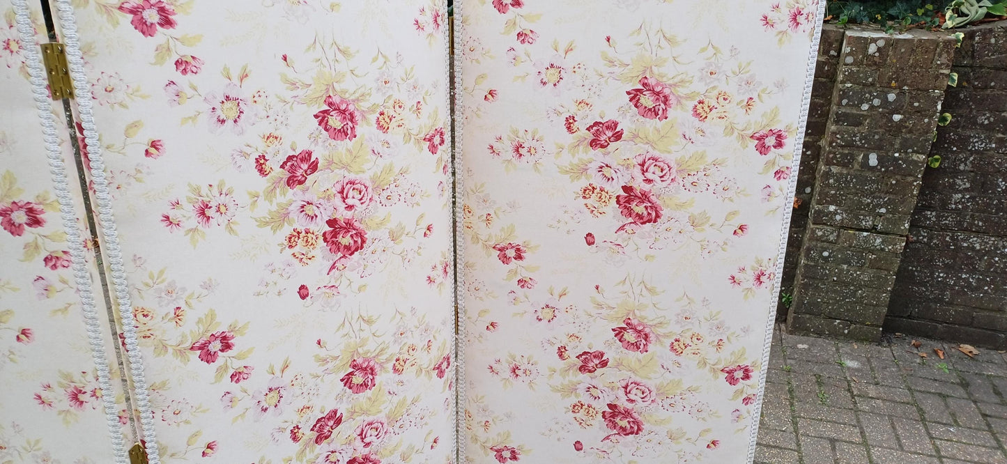 Massive Heavy Pretty vintage folding upholstered screen, vanity screen, room divider - sturdy, heavy and quality (153cm tall, 183cm wide)