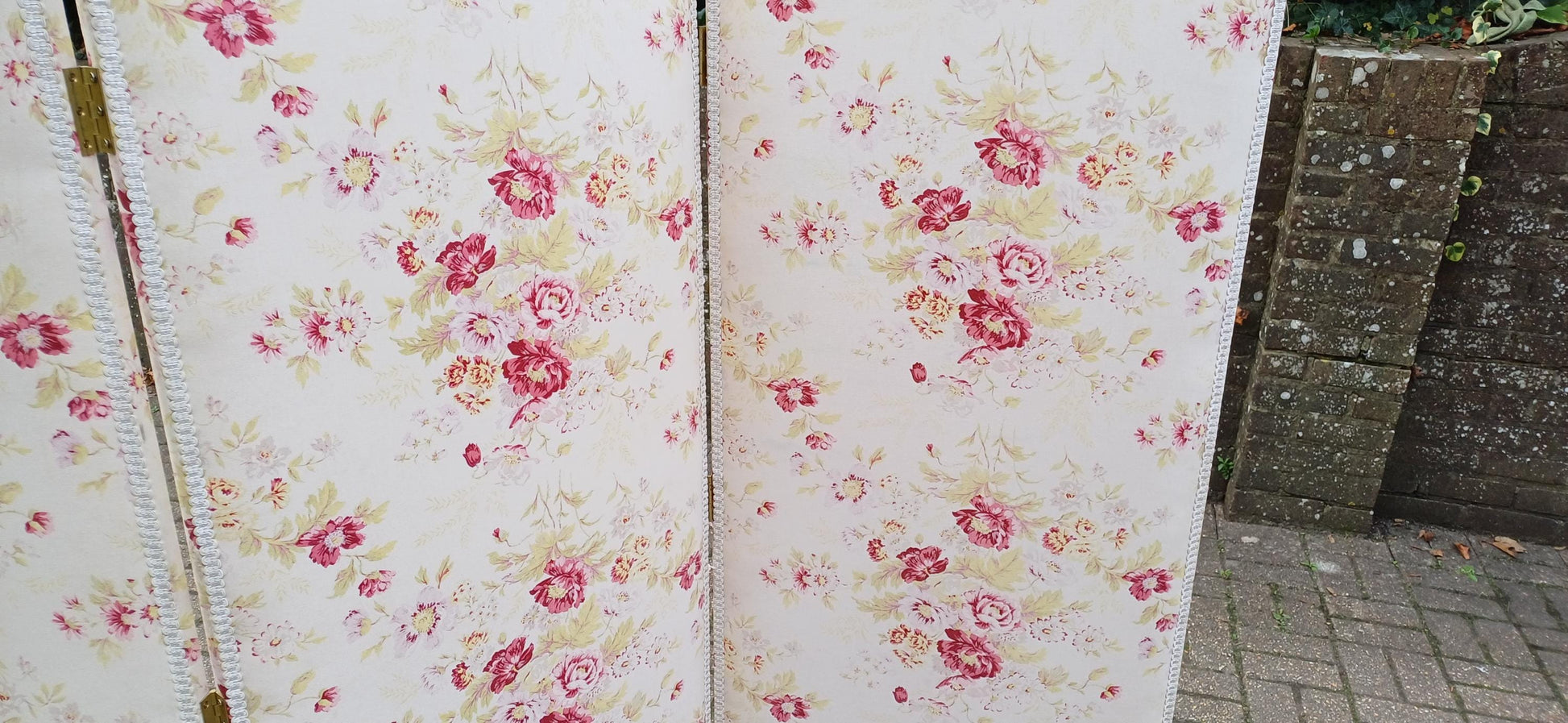 Massive Heavy Pretty vintage folding upholstered screen, vanity screen, room divider - sturdy, heavy and quality (153cm tall, 183cm wide)