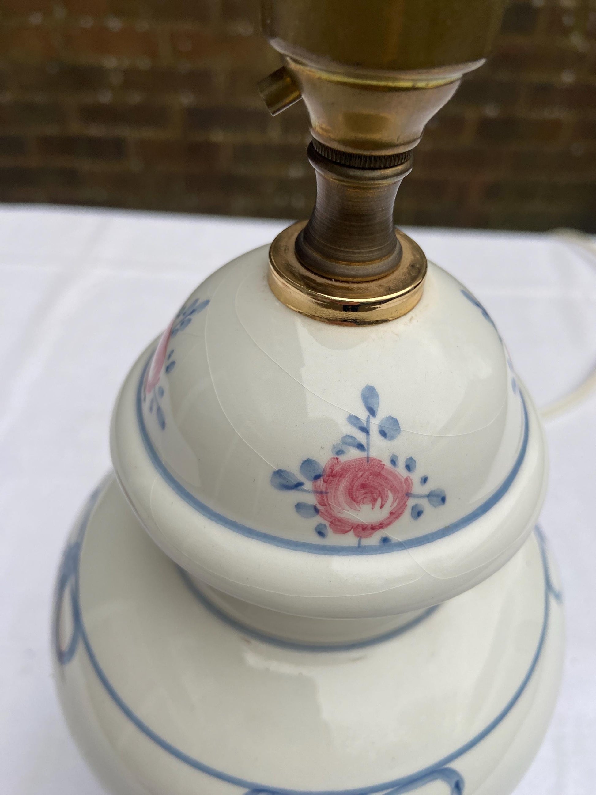 Italian vintage ceramic lamp with hand painted ribbon and roses design - PAT tested and working