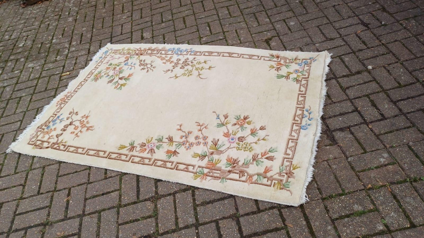 Cream thick wool vintage rug with floral detail - 1970s/80s, vgc 194cm x 122cm
