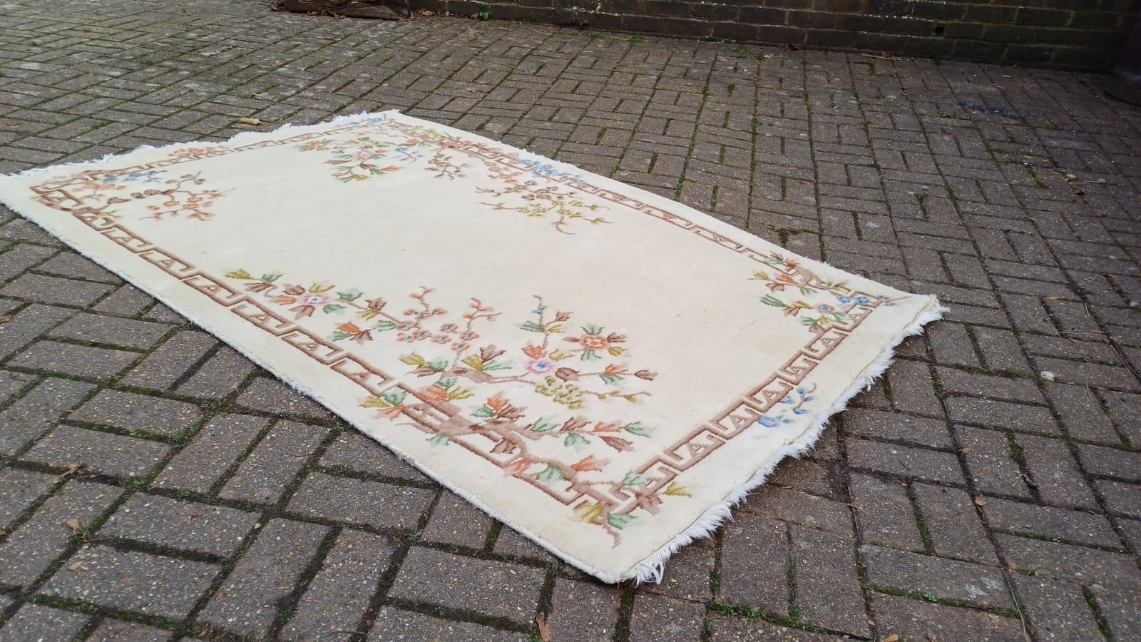 Cream thick wool vintage rug with floral detail - 1970s/80s, vgc 194cm x 122cm