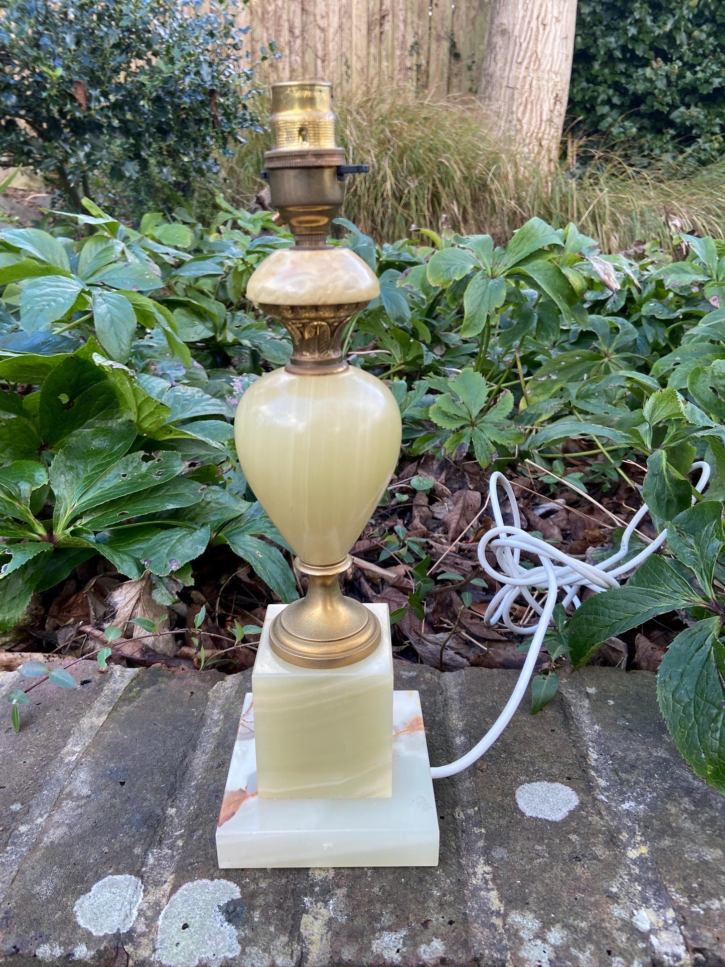 Fabulous Onyx Retro Vintage Table Lamp - working and PAT tested