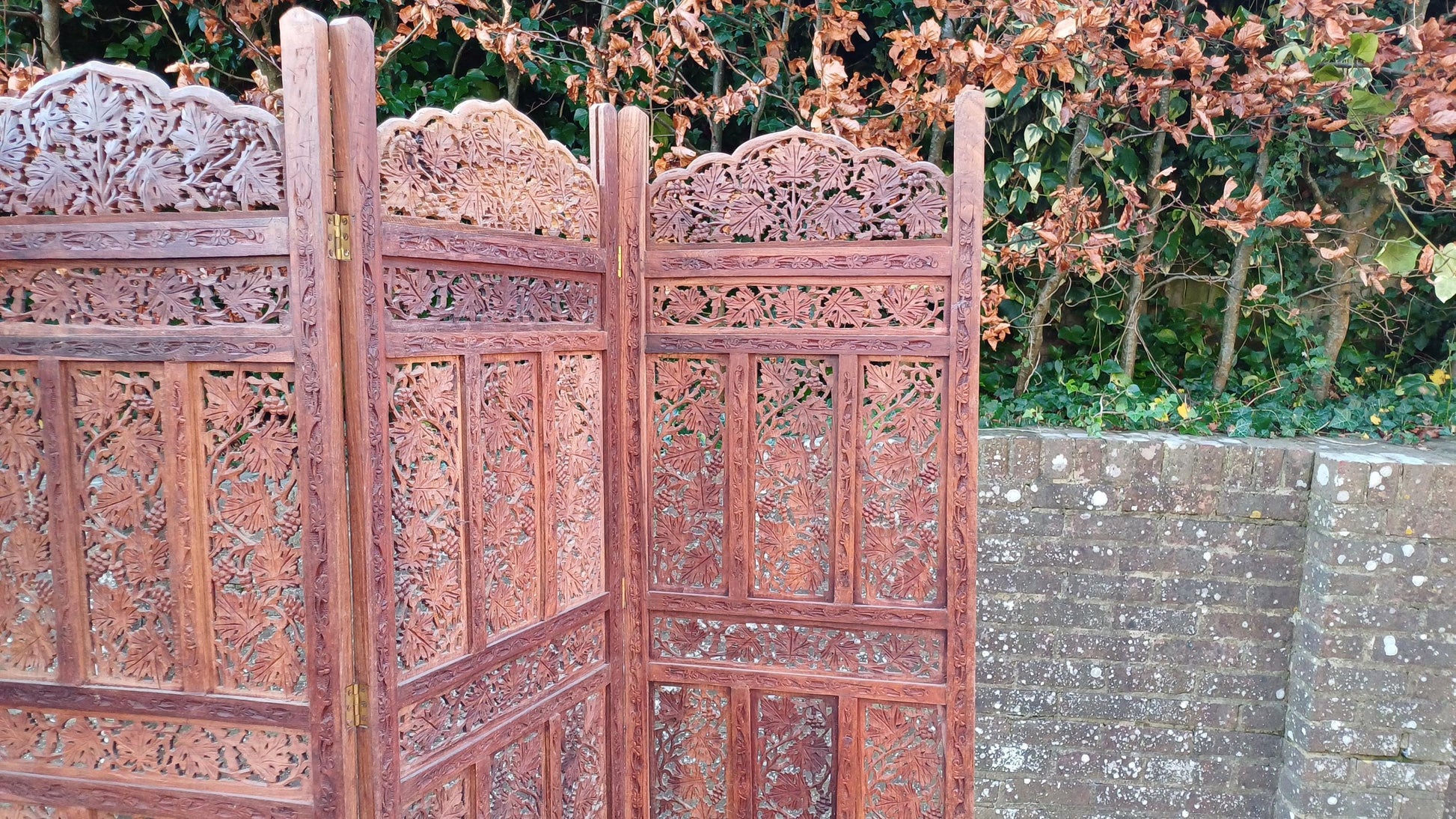 Vintage 1970s/80s Handcrafted Hardwood Vanity Screen Room Divider with Intricate Grapevine Carvings FREE HAND Delivery