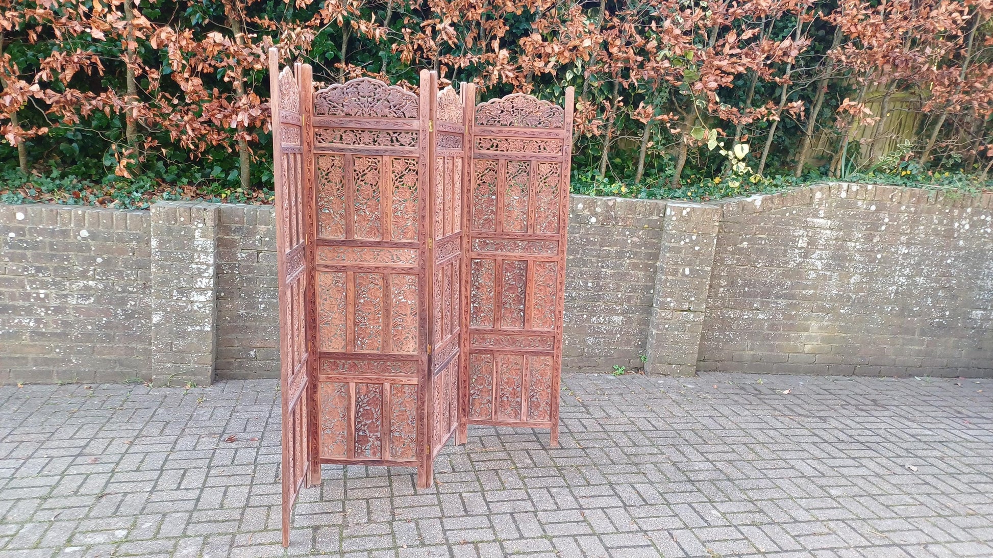 Vintage 1970s/80s Handcrafted Hardwood Vanity Screen Room Divider with Intricate Grapevine Carvings FREE HAND Delivery