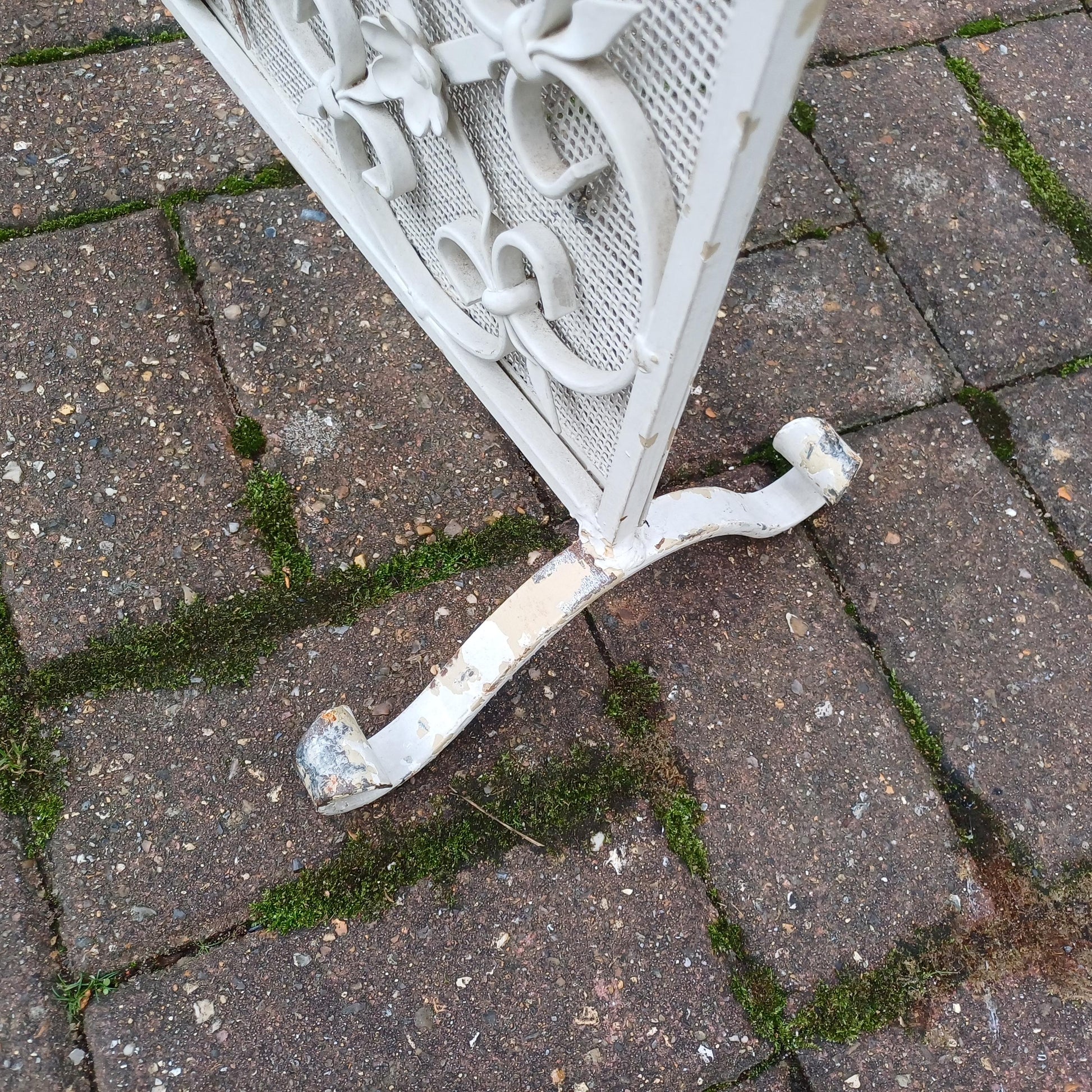 Vintage Mid 20th Century Iron Fire Screen Guard Painted White Heavy Quality