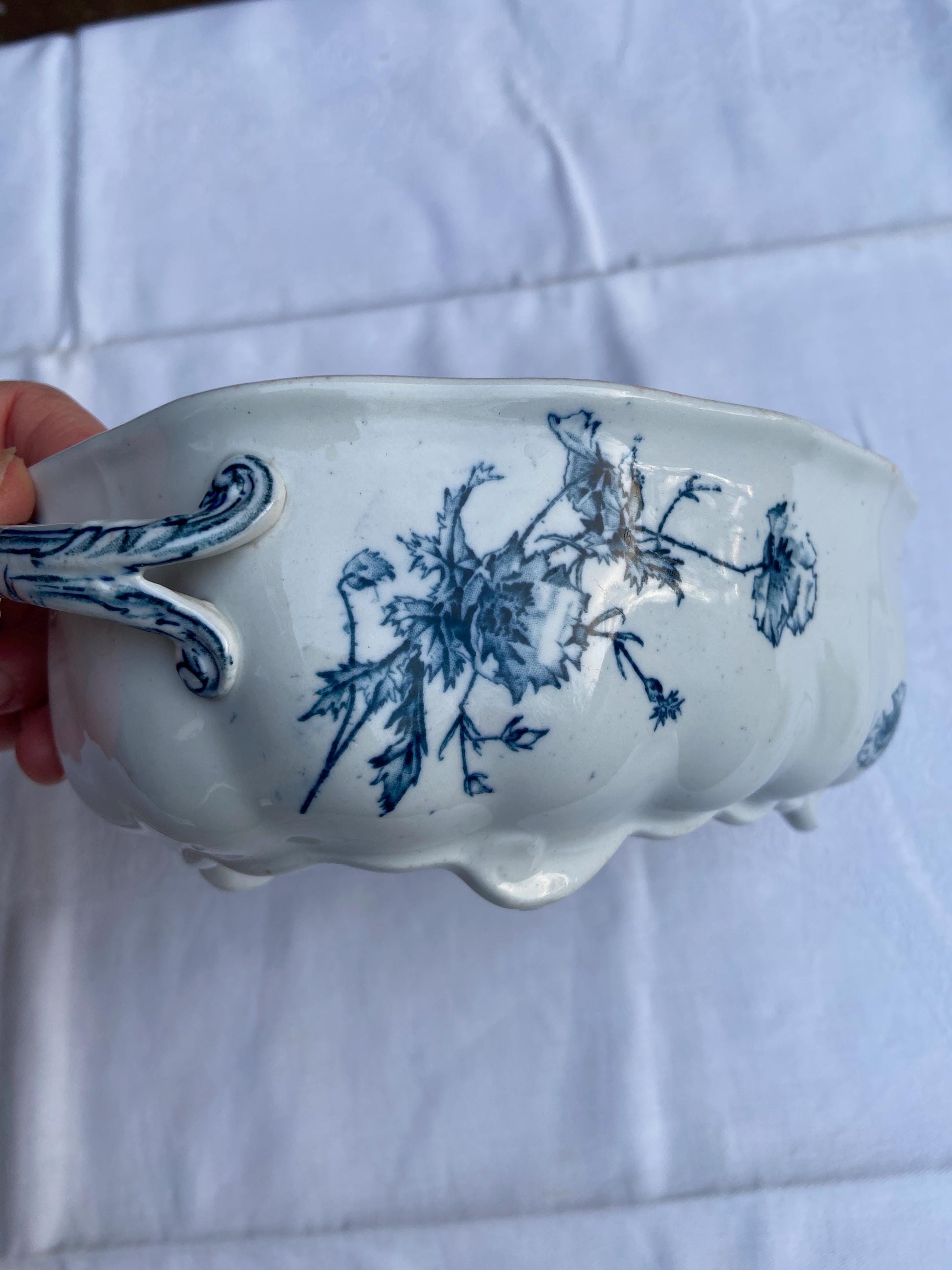 Collectible "Rutland", Victorian Doulton Tureen - J.S. Patent - 1886-1902 coronet stamp - VGC