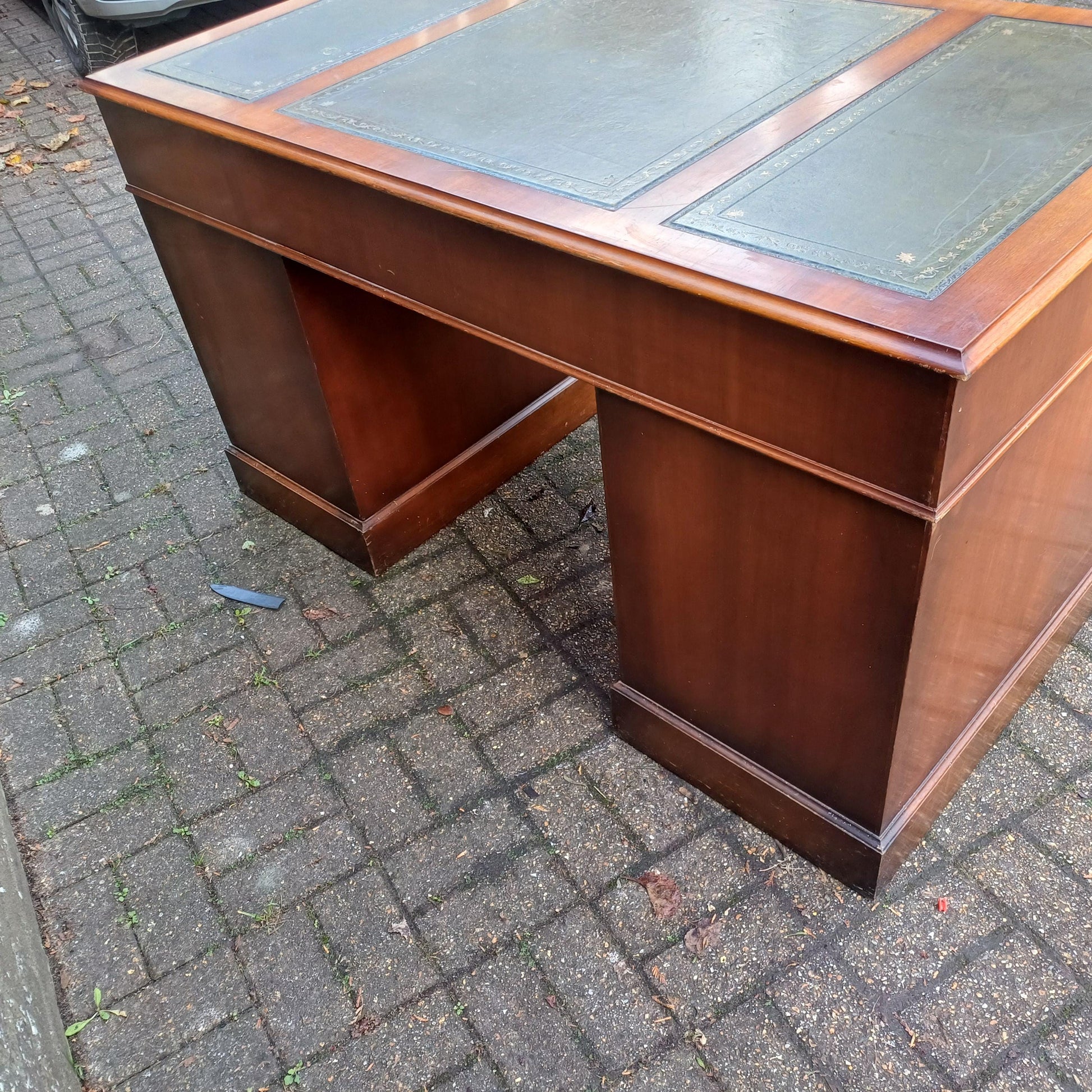 Huge Vintage 60s-70s Mahogany Pedestal Kneehole Desk Faux Green Leather Top FREE HAND Delivery