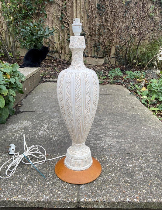 very tall retro 1970s white pottery lamp. vintage tall lamp. table lamp. working. white plaster and wooden base