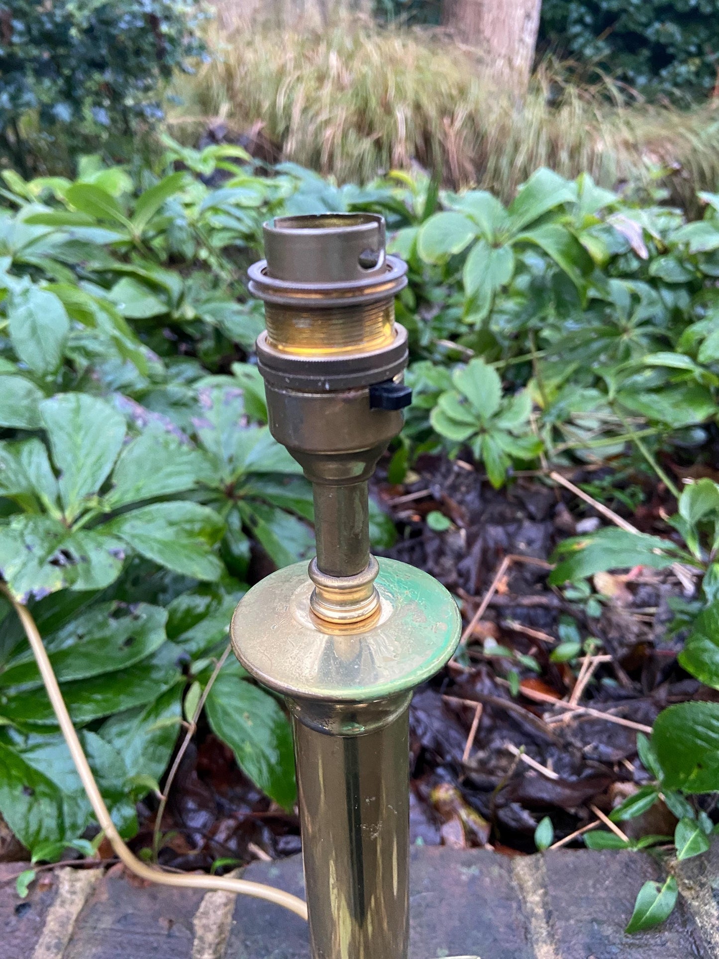 Medium sized classic retro brass vintage table lamp made for BHS - 32cm tall, working condition