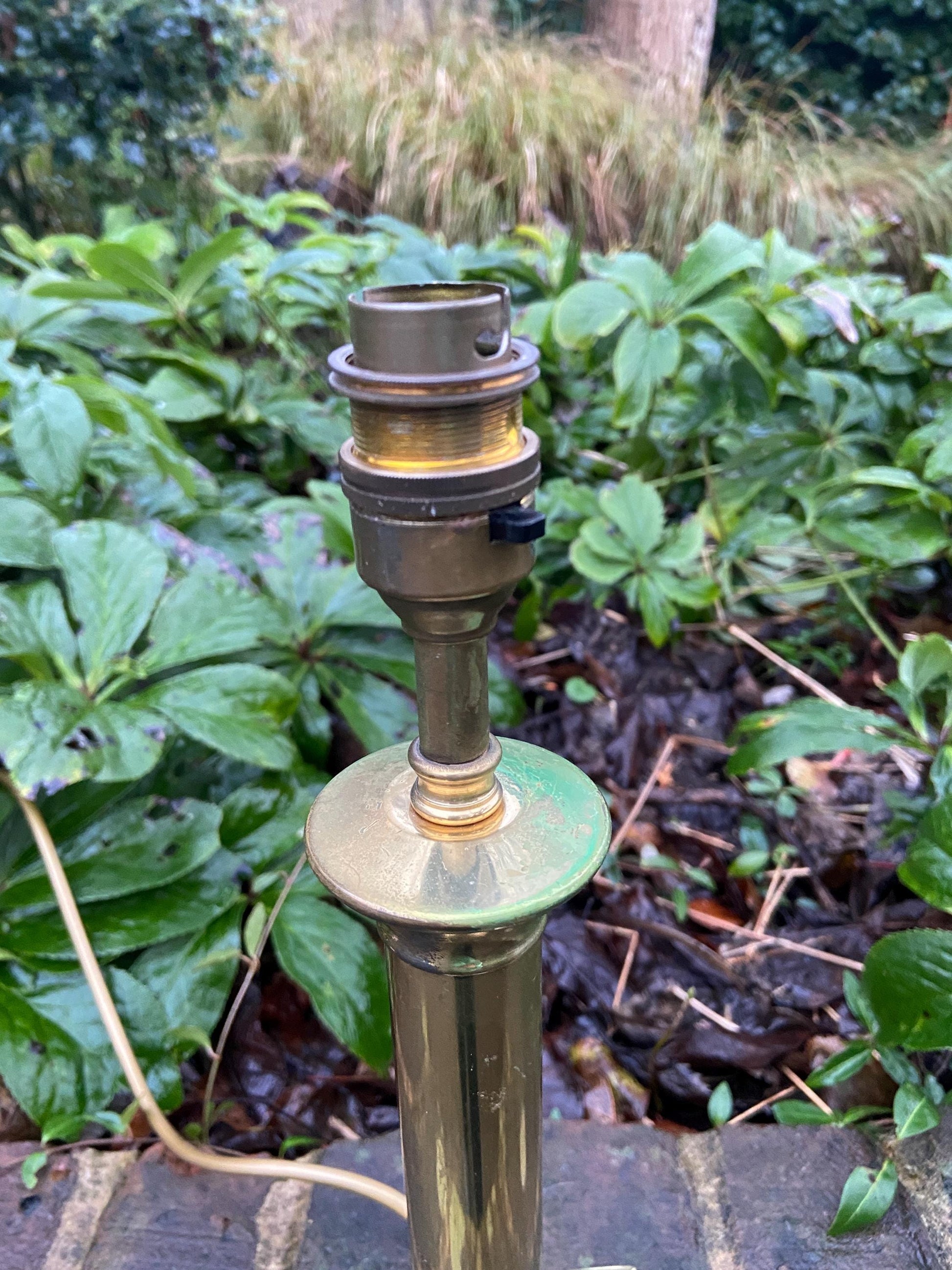 Medium sized classic retro brass vintage table lamp made for BHS - 32cm tall, working condition