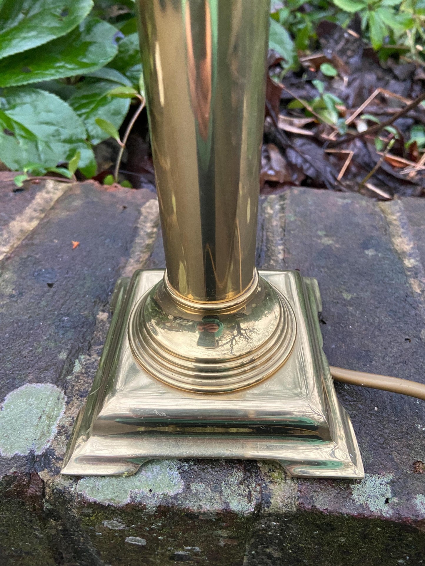 Medium sized classic retro brass vintage table lamp made for BHS - 32cm tall, working condition