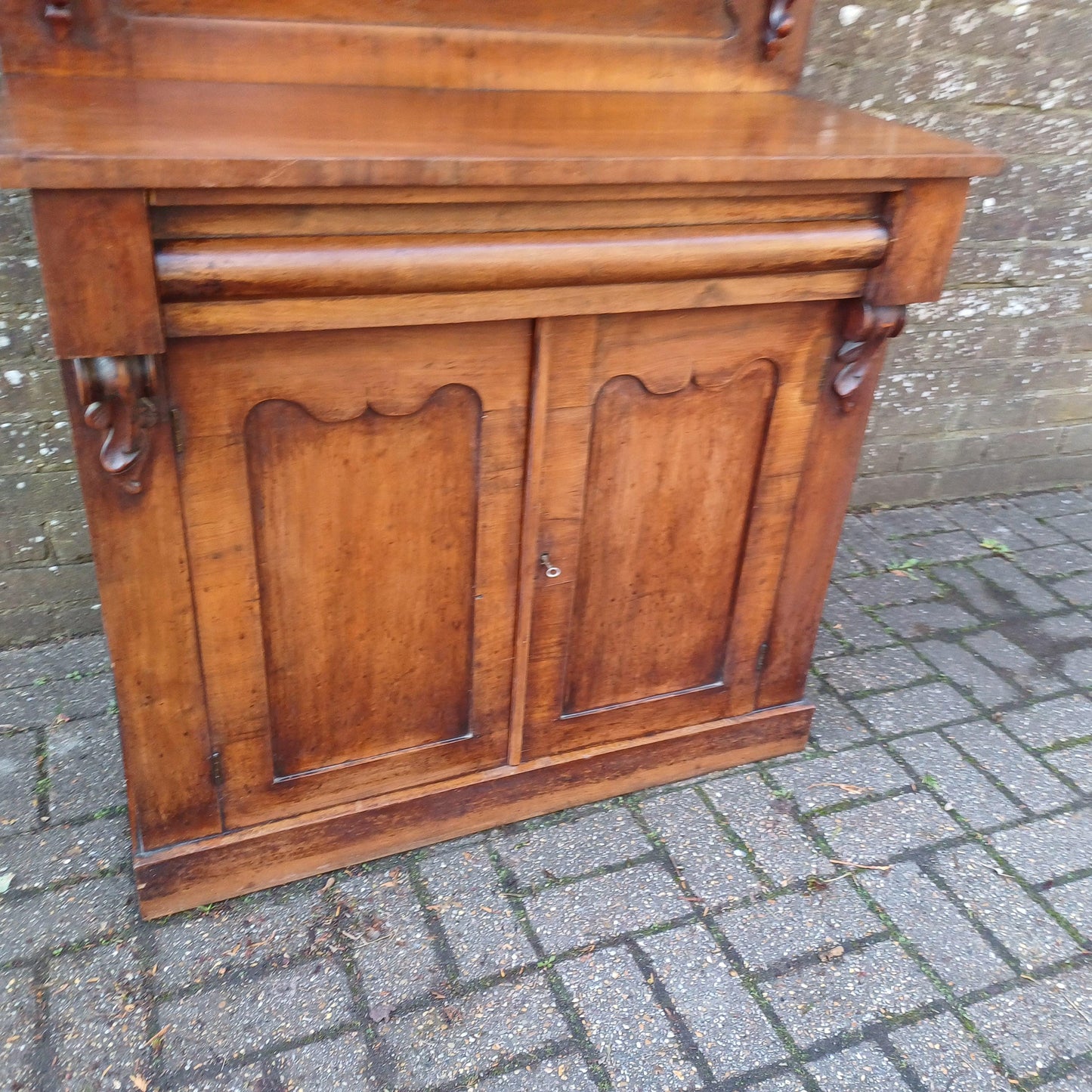 Antique Victorian Mahogany Veneer Sideboard Cupboard with Ornate Carvings – Decorative and Practical Classic Furniture FREE HAND Delivery