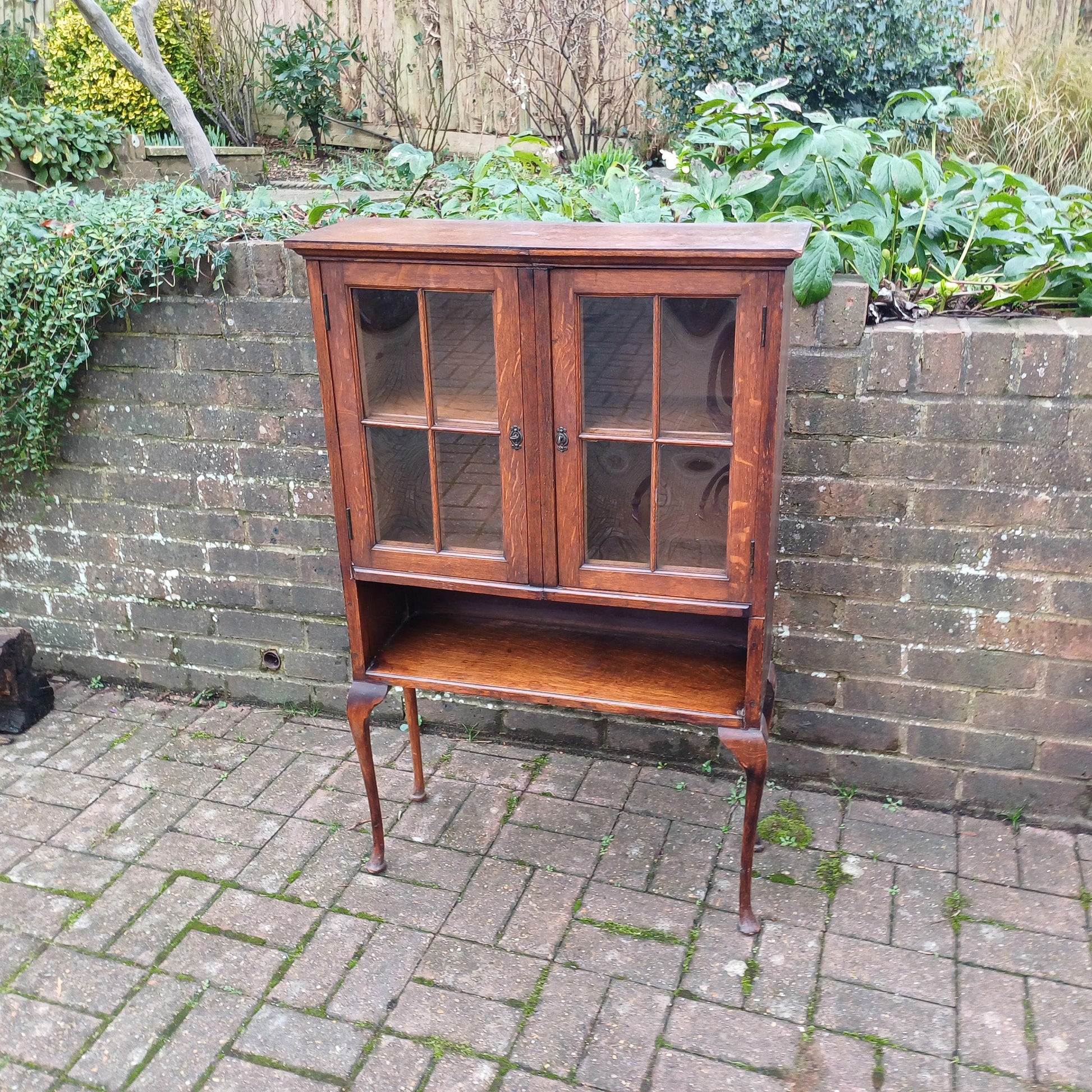 Beautiful Vintage Victorian Oak Glazed Cupboard with Curved Glass. FREE HAND Delivery.