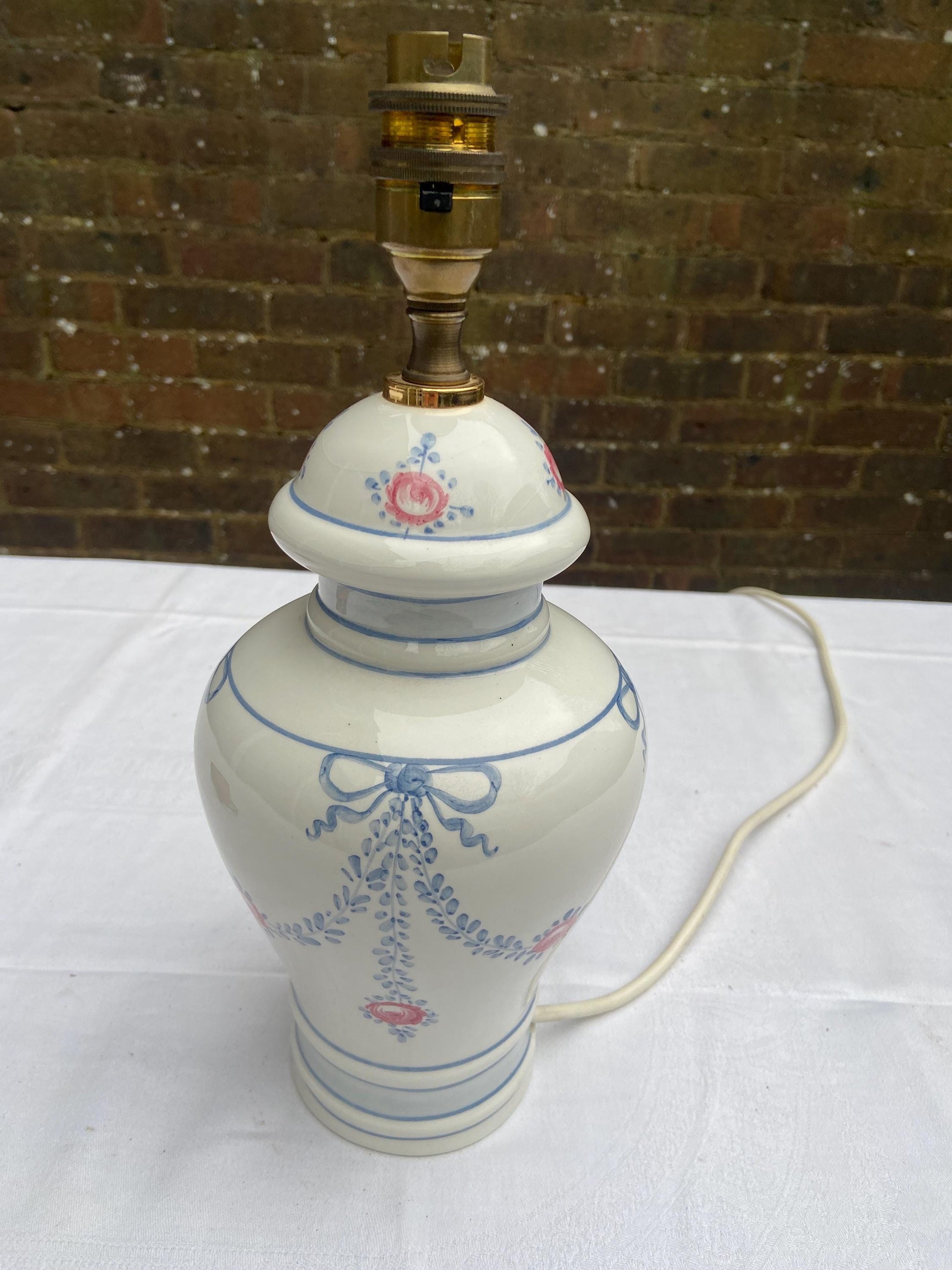 Italian vintage ceramic lamp with hand painted ribbon and roses design - PAT tested and working