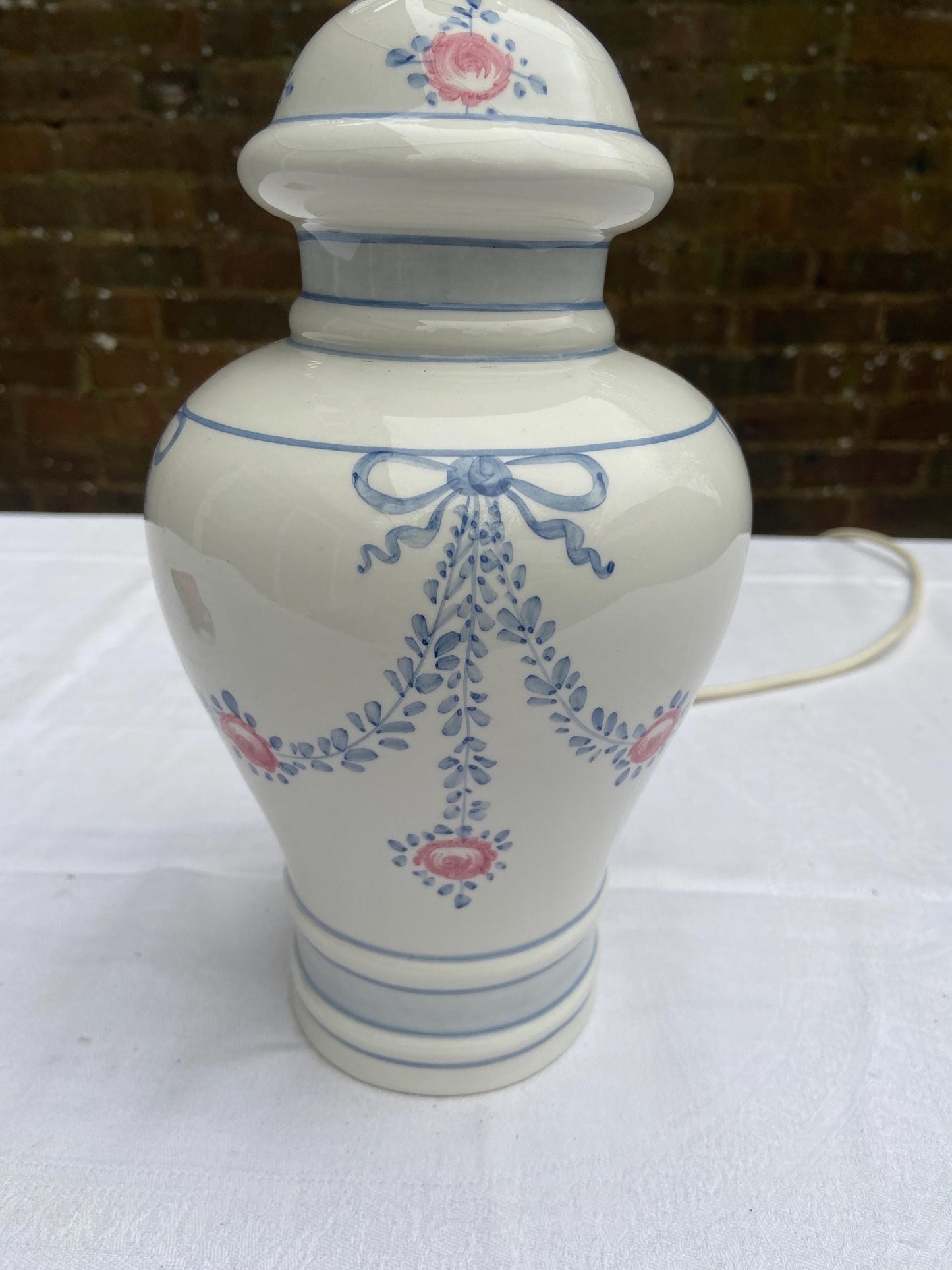 Italian vintage ceramic lamp with hand painted ribbon and roses design - PAT tested and working