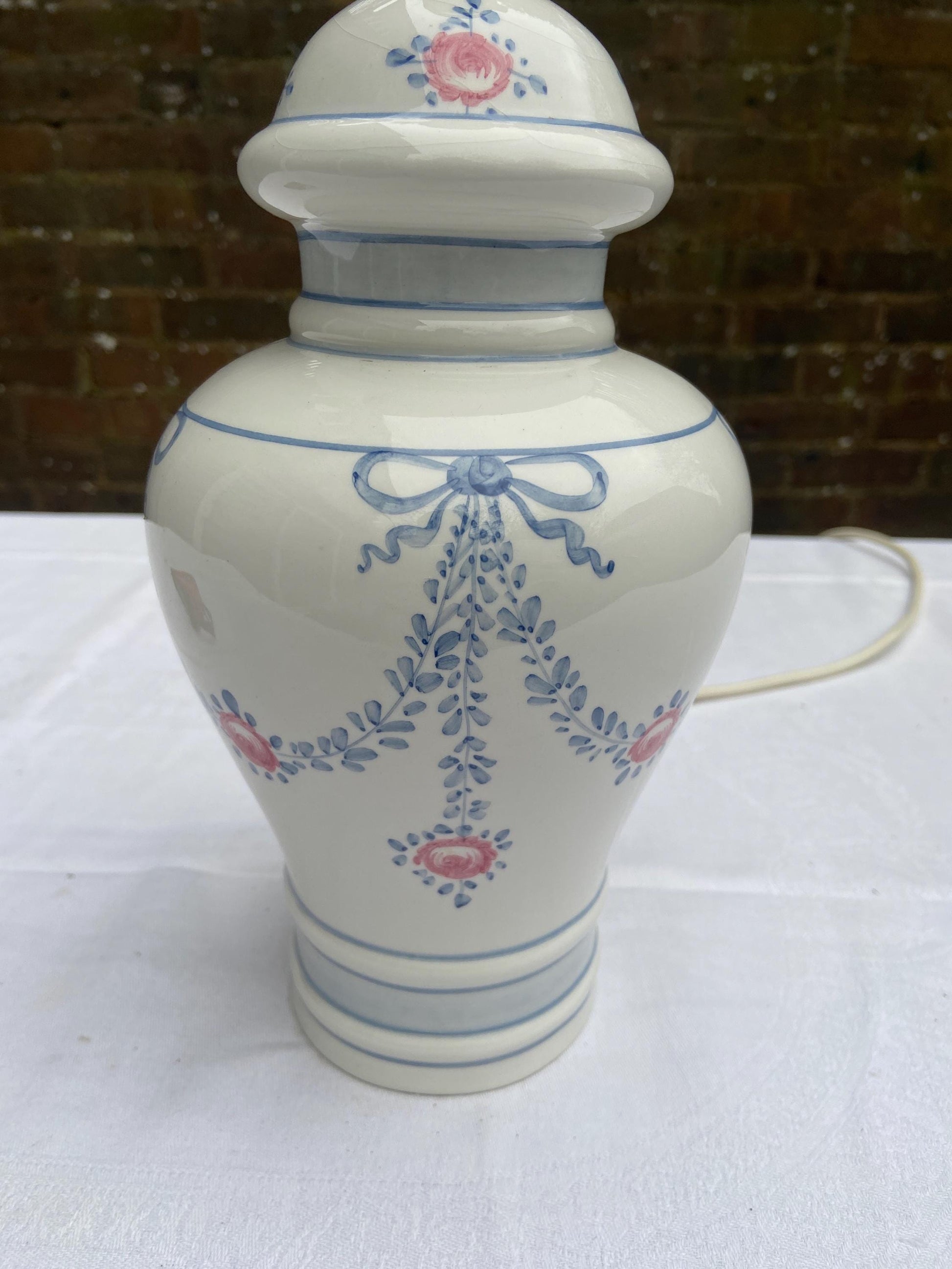 Italian vintage ceramic lamp with hand painted ribbon and roses design - PAT tested and working