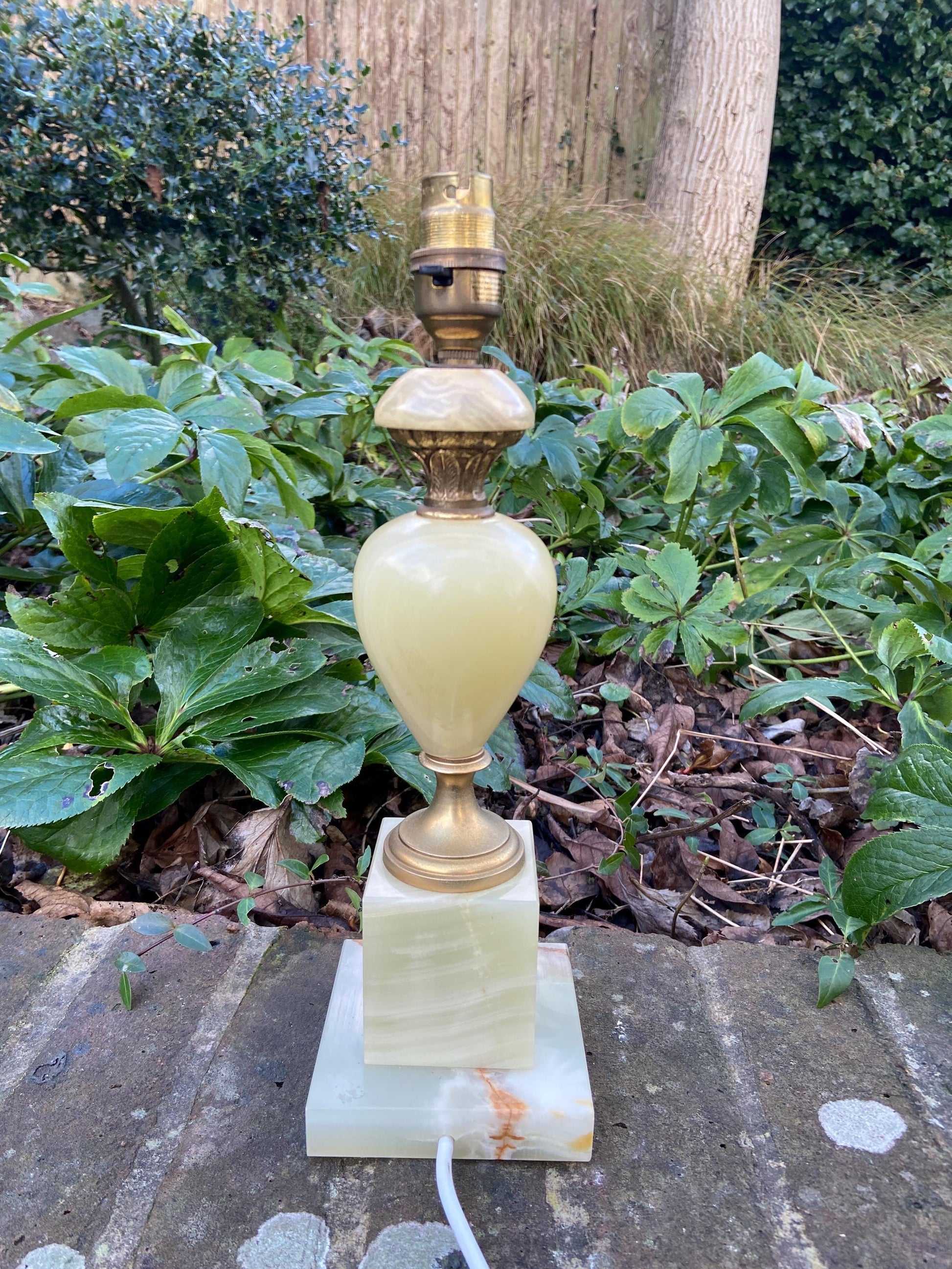 Fabulous Onyx Retro Vintage Table Lamp - working and PAT tested