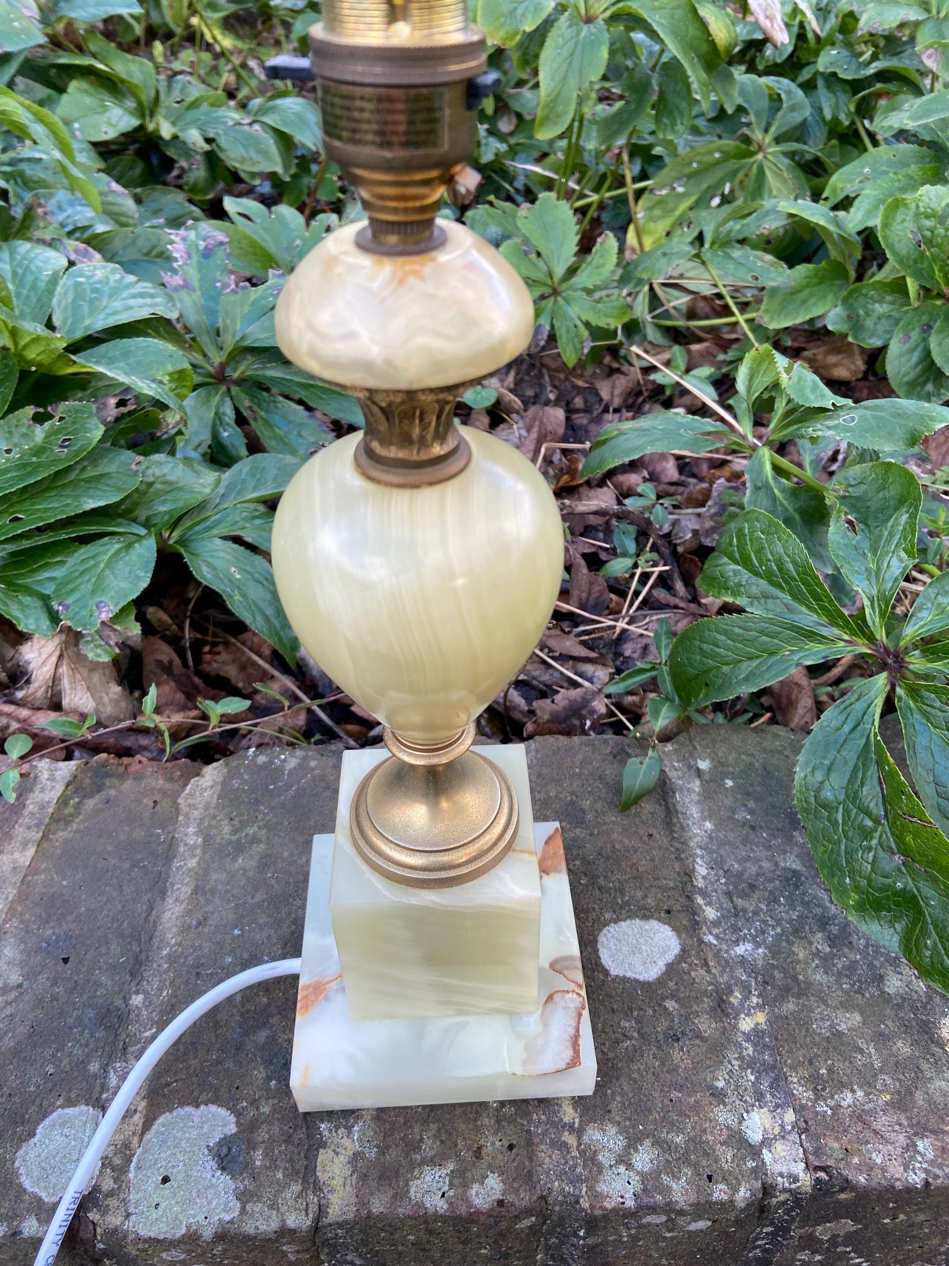 Fabulous Onyx Retro Vintage Table Lamp - working and PAT tested