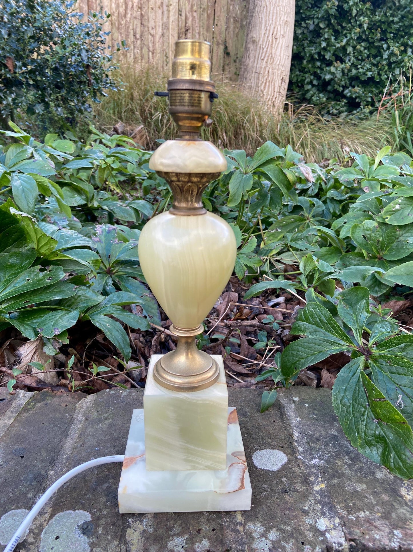 Fabulous Onyx Retro Vintage Table Lamp - working and PAT tested