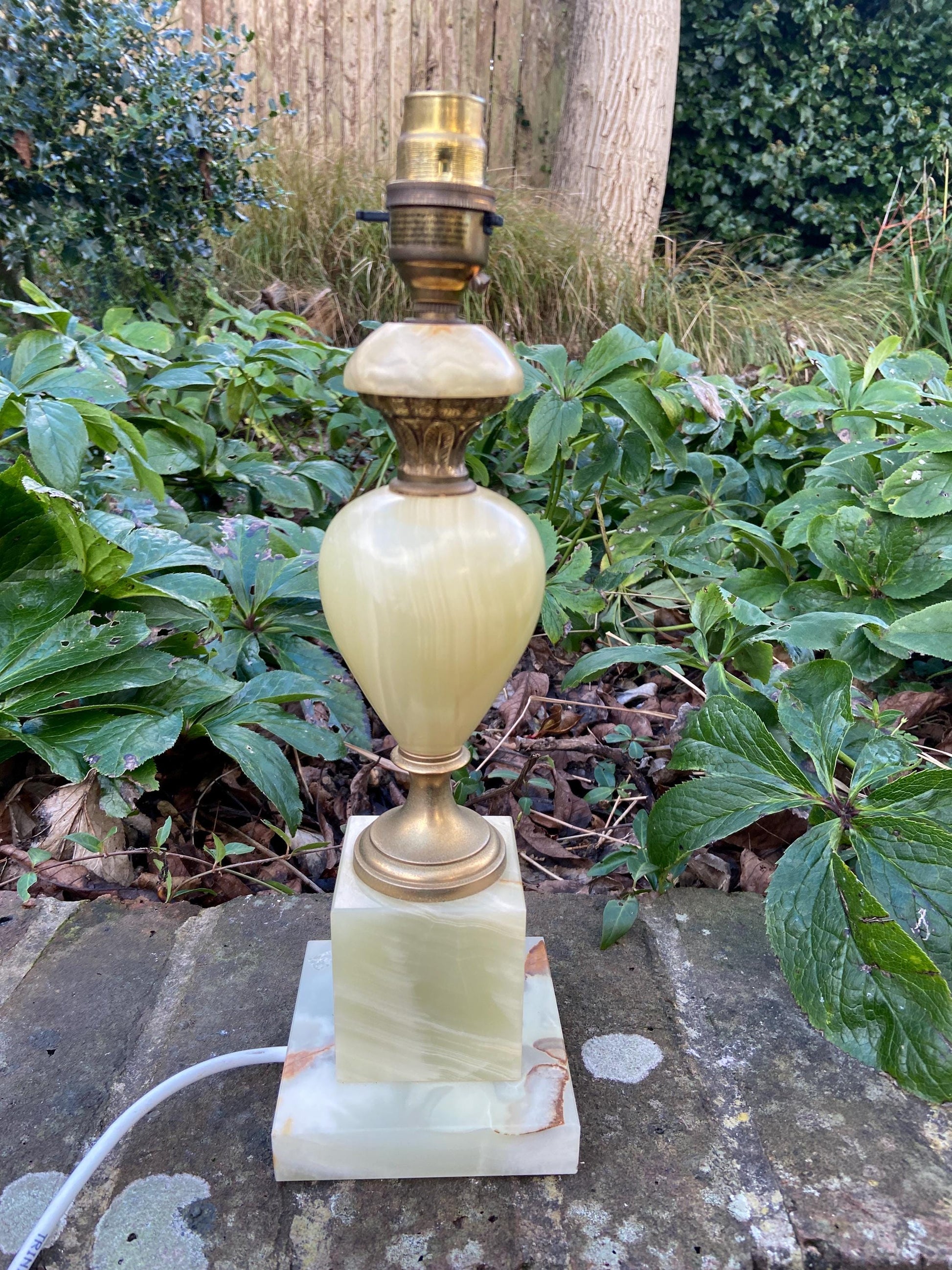 Fabulous Onyx Retro Vintage Table Lamp - working and PAT tested