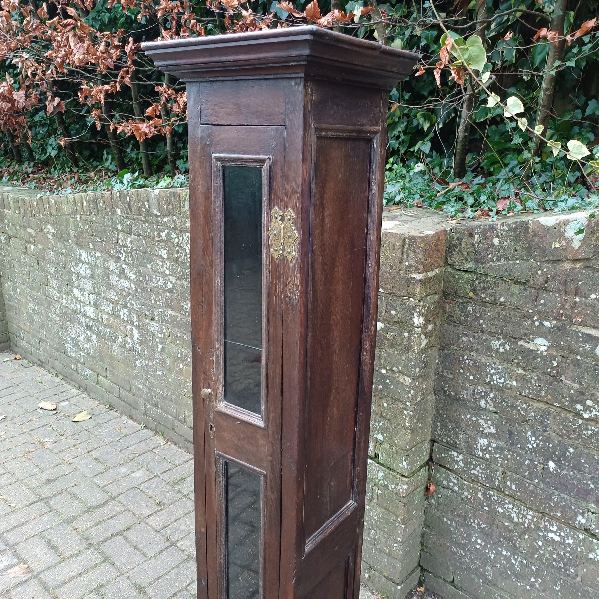 Antique Victorian Solid Oak Gun Cupboard – Versatile and Charming Hallway Storage