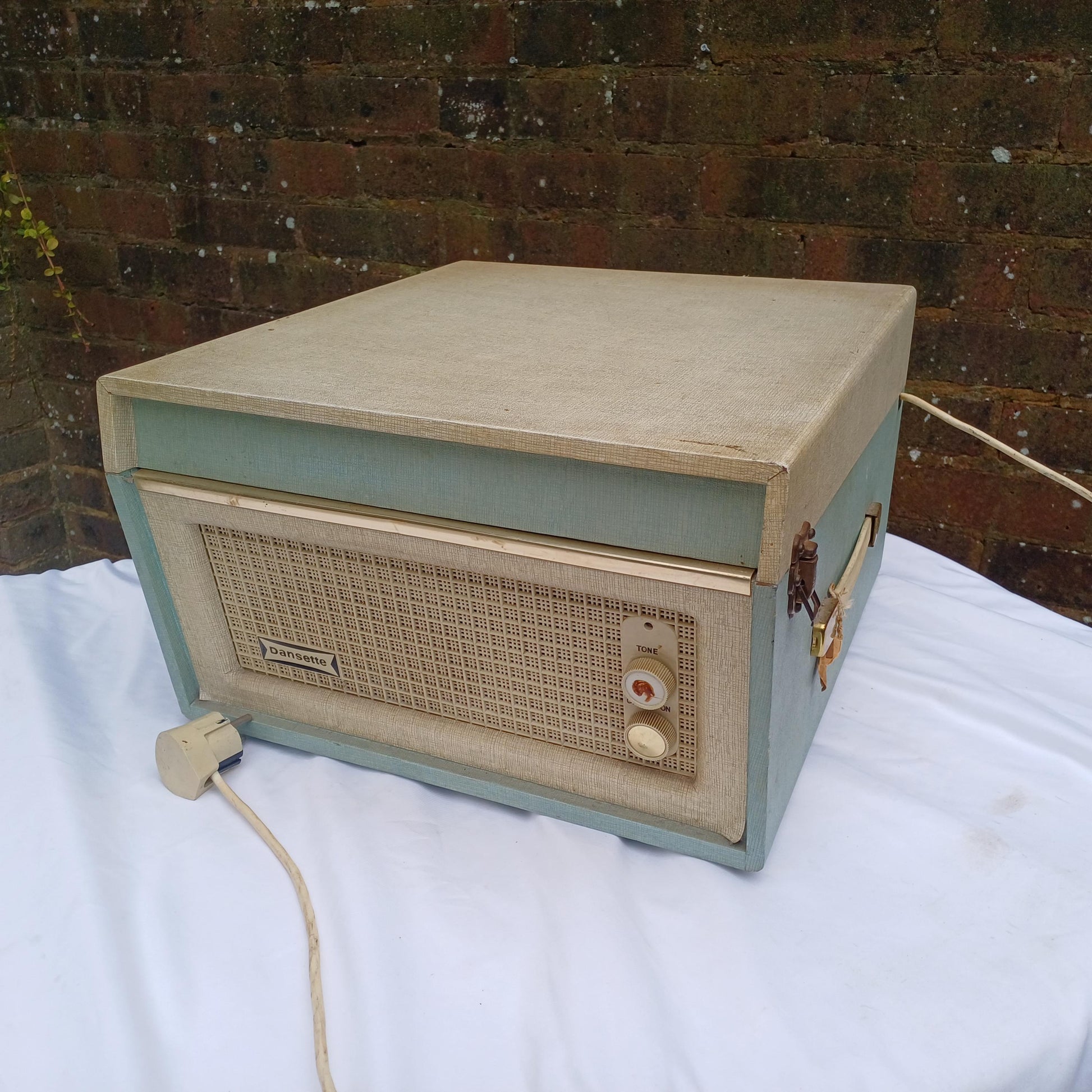 Retro Mid-Century Record Player – Retro Chic with Atomic Leg Plates Monarch 'The Dansette Bermuda'