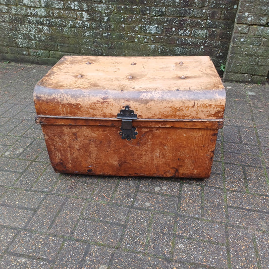 A Particularly Large Classic Victorian Travel Trunk Large Tin Storage Chest Rustic Shabby Chic Coffee Table FREE HAND Delivery