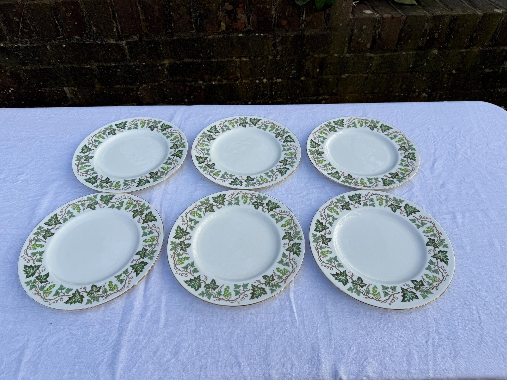 Superb 1950s/60s Wedgwood Santa Clara part dinner service - Green Ivy pattern, 18 piece set incl dinner side plates, dessert soup bowls