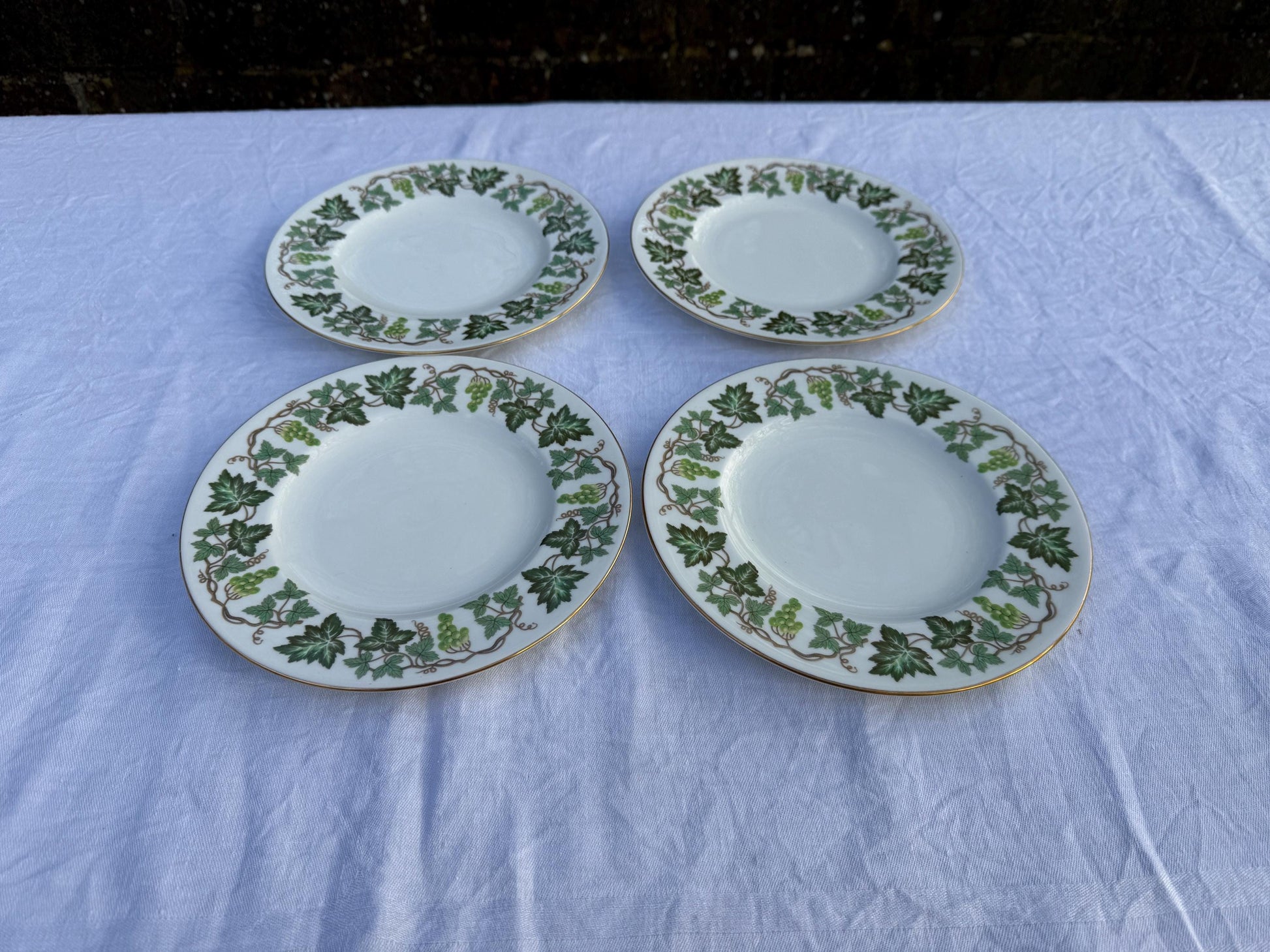 Part dinner service by Wedgwood Santa Clara mid century - Green Ivy pattern, 16 piece set incl dinner side plates, dessert soup bowls jug