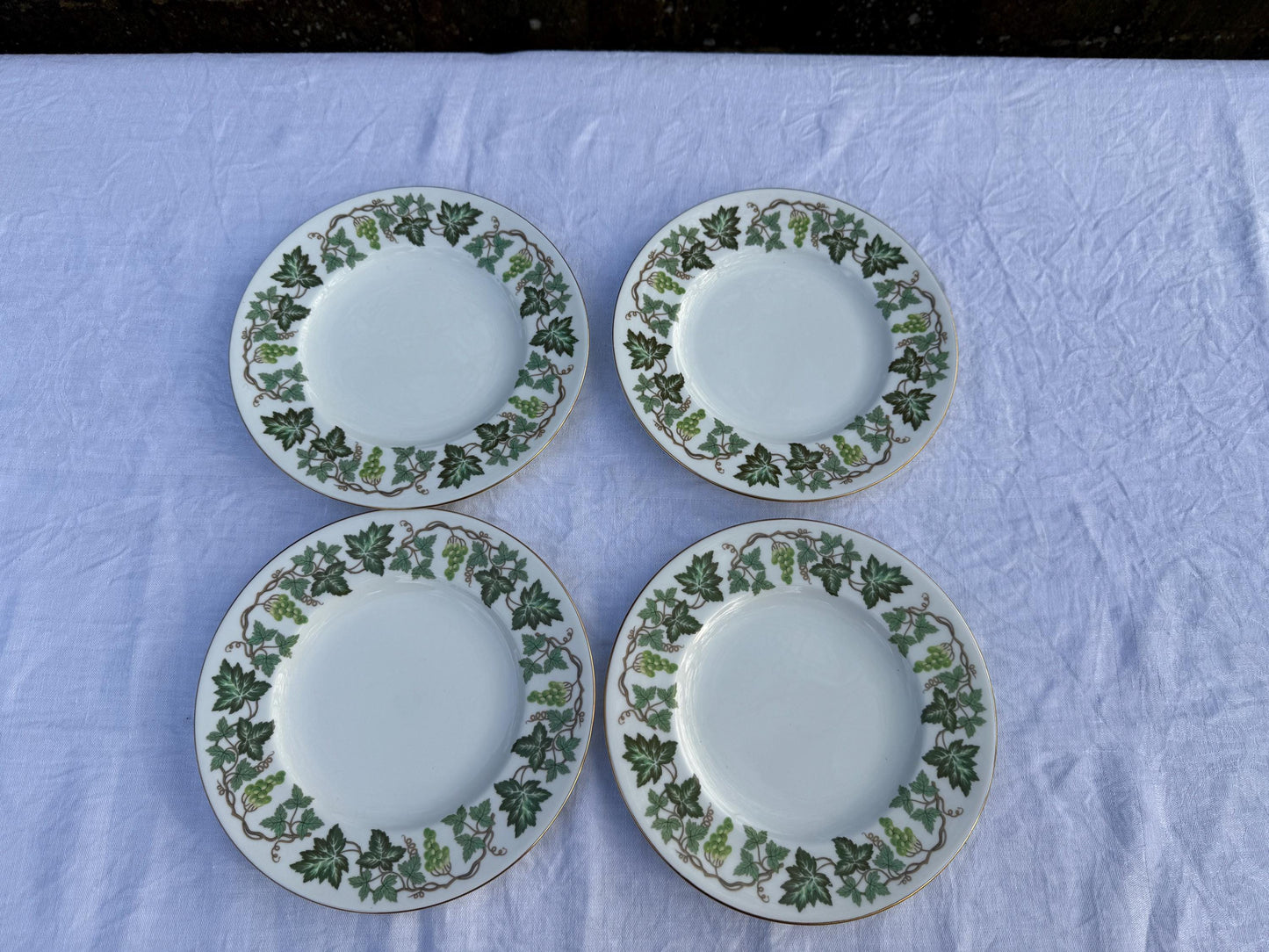 Part dinner service by Wedgwood Santa Clara mid century - Green Ivy pattern, 16 piece set incl dinner side plates, dessert soup bowls jug