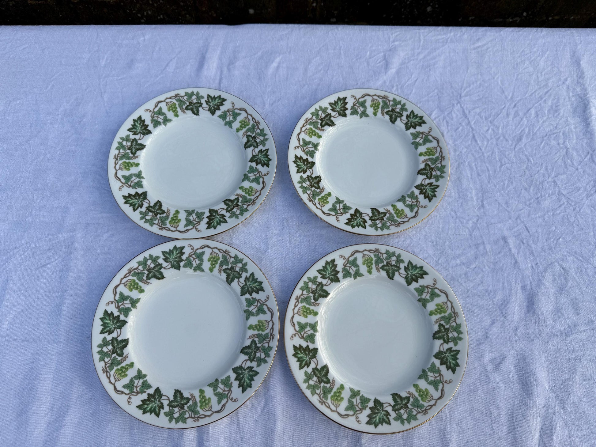 Part dinner service by Wedgwood Santa Clara mid century - Green Ivy pattern, 16 piece set incl dinner side plates, dessert soup bowls jug