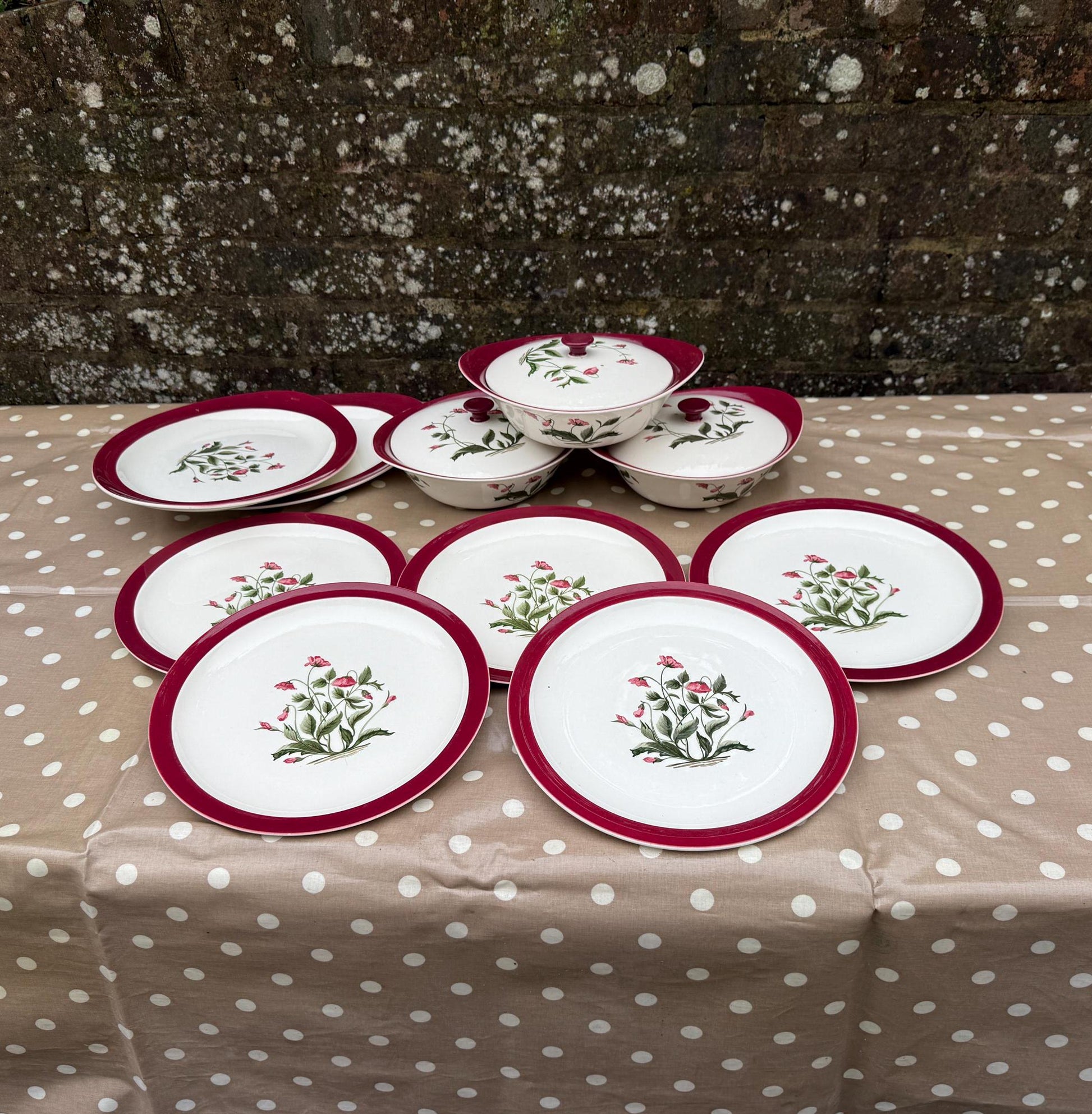 wedgwood mayfield retro dinner service. 13 piece/ lovely set. VGC