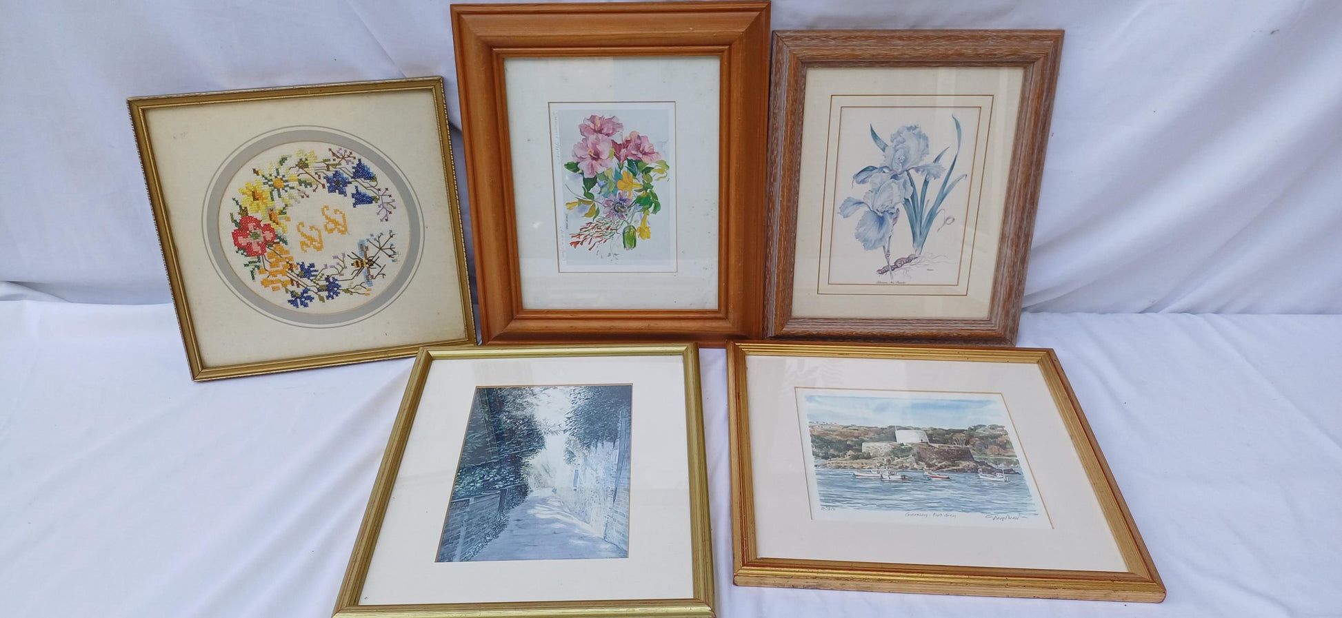 Collection of 5 Gold Vintage Pictures Prints Frames Framing Glazed with Boarded Backings Frame Photo Photograph Artist Upcycling Project.