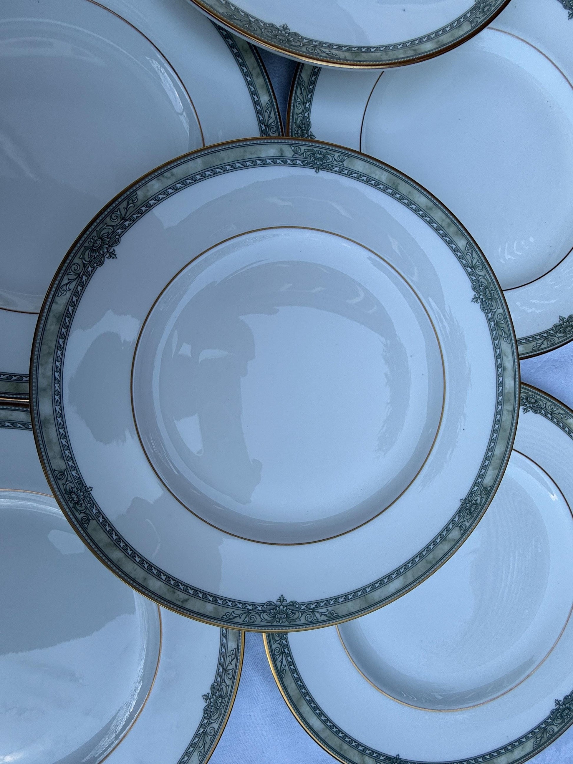 Royal Doulton Isabella Part Dinner Service - vintage - 37 pieces incl 8 dinner plates, 8 cups saucers, 6 side plates, tea pot, jugs & bowls