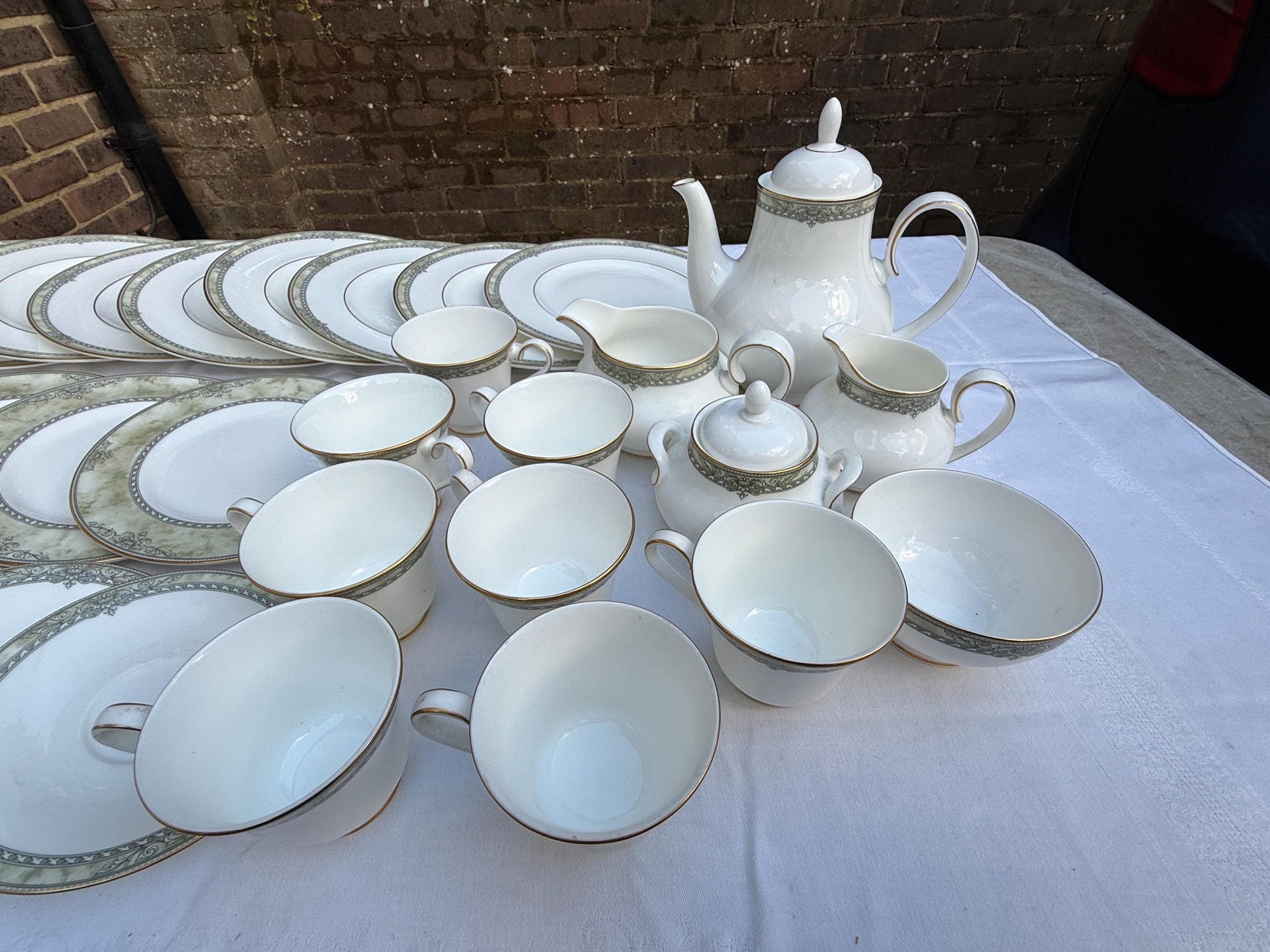 Royal Doulton Isabella Part Dinner Service - vintage - 37 pieces incl 8 dinner plates, 8 cups saucers, 6 side plates, tea pot, jugs & bowls
