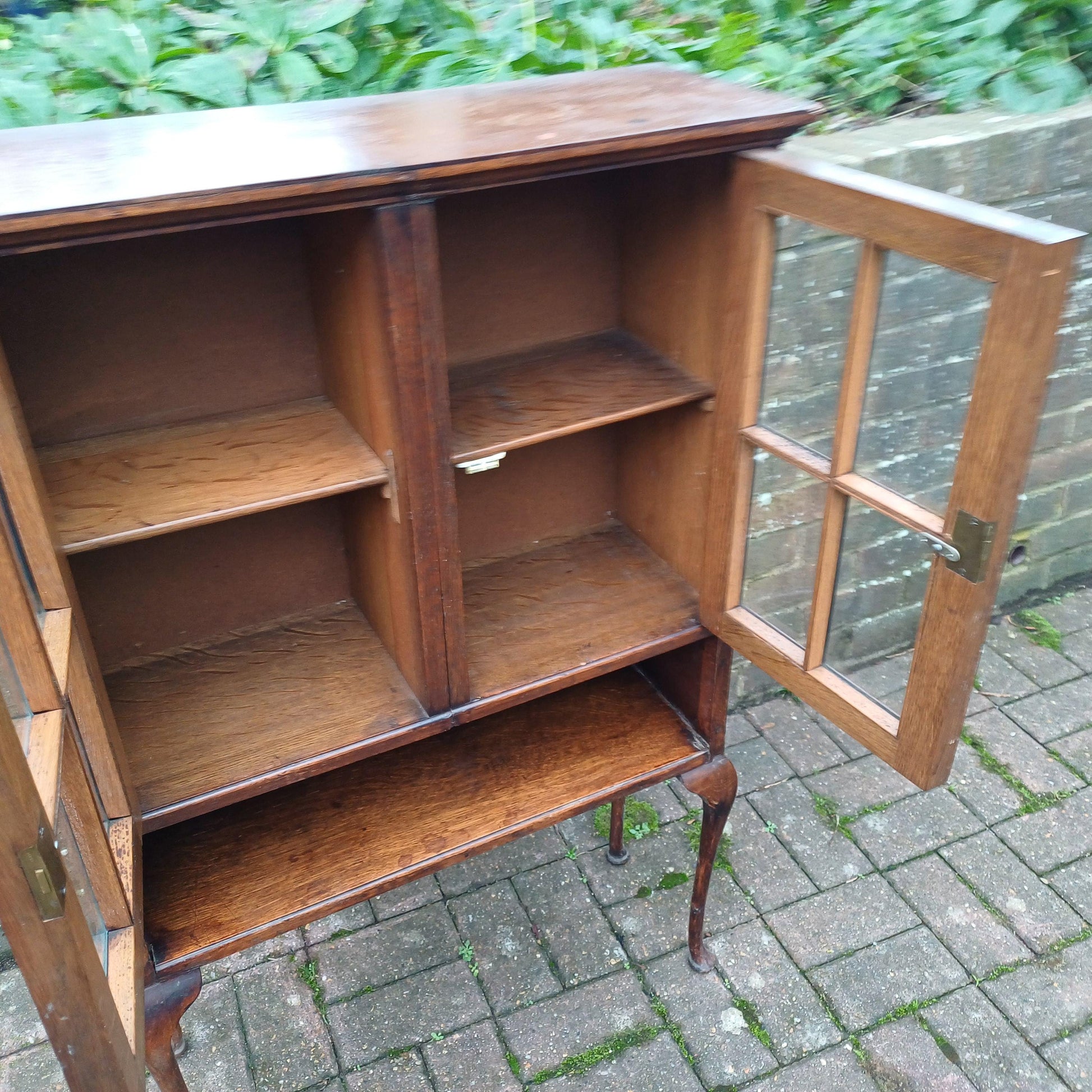 Beautiful Vintage Victorian Oak Glazed Cupboard with Curved Glass. FREE HAND Delivery.