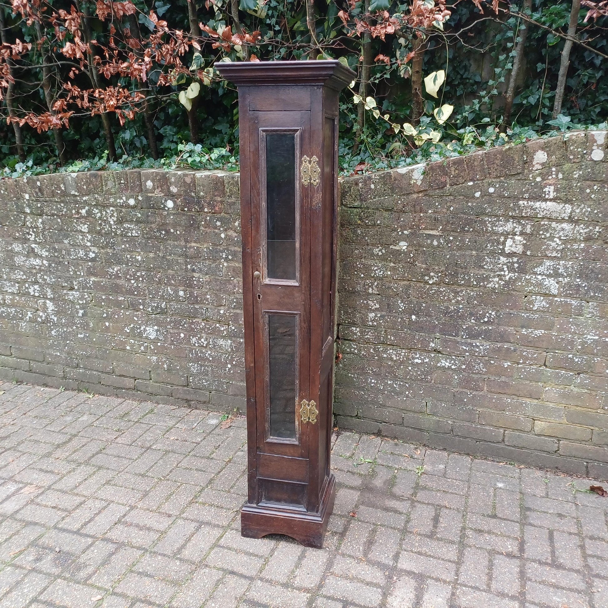 Antique Victorian Solid Oak Gun Cupboard – Versatile and Charming Hallway Storage