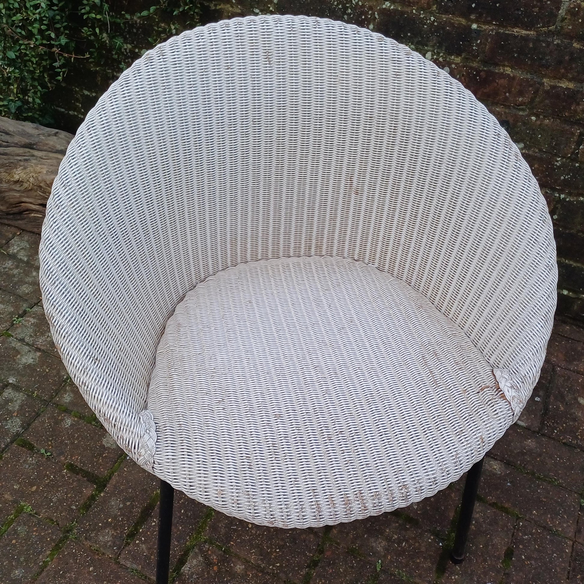 Lloyd Loom Mid Century White Wicker Cocktail Basket Weave Chair, on black metal legs, labelled