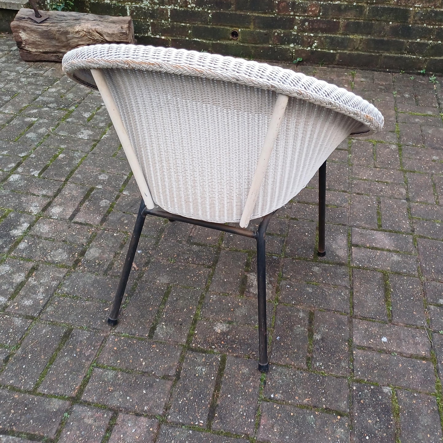 Lloyd Loom Mid Century White Wicker Cocktail Basket Weave Chair, on black metal legs, labelled